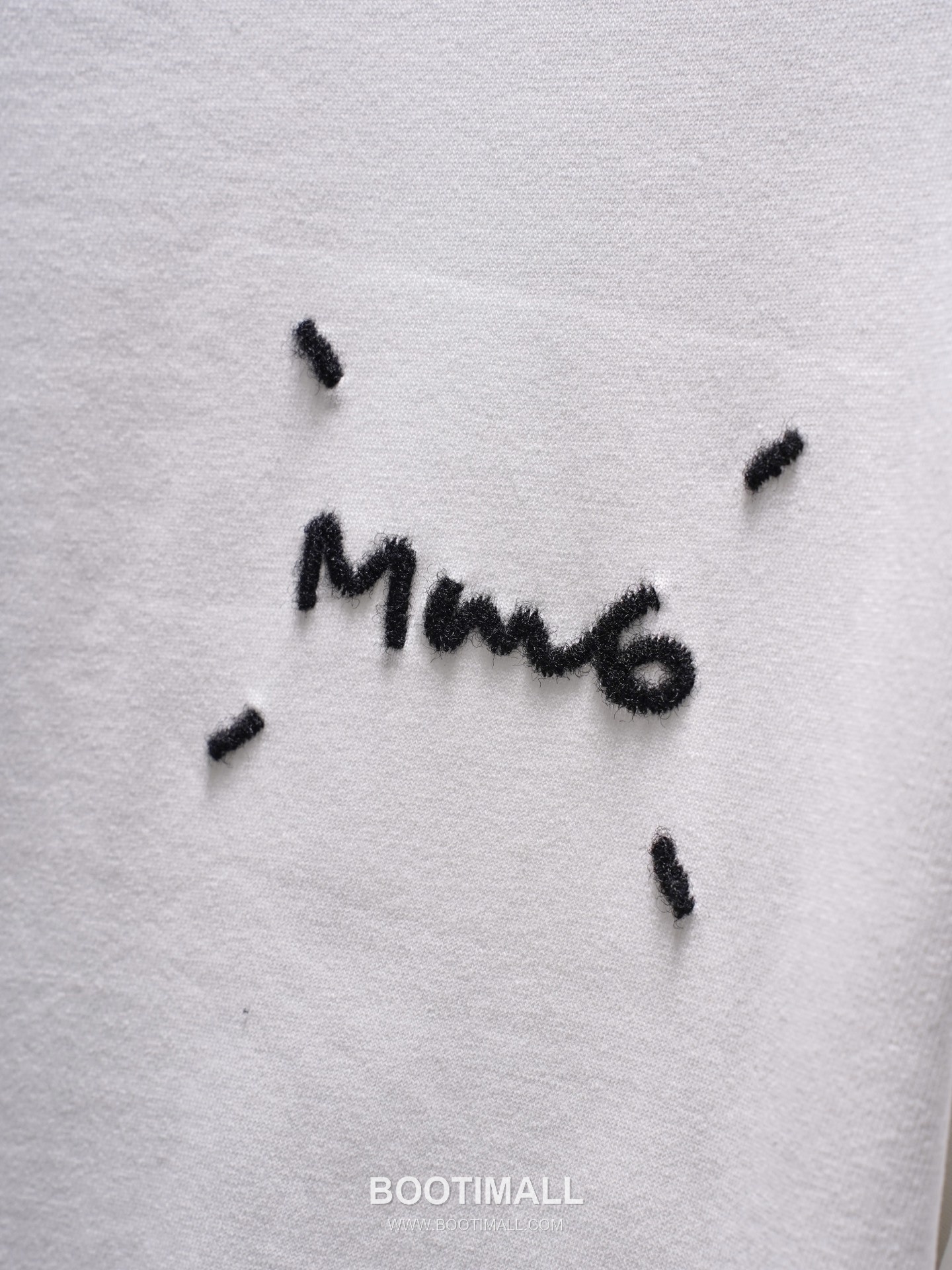 MM6 Maison Margiela 2026 S/S Cotton Embroidered Distressed T-Shirt MM6메종마르지엘라 2026SS 코튼 자수 디스트로이드 티셔츠 4