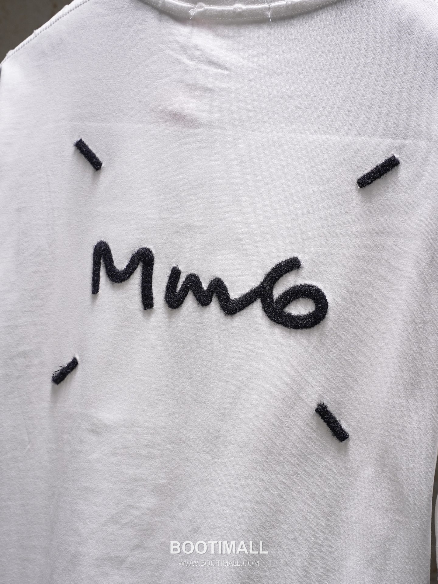 MM6 Maison Margiela 2026 S/S Cotton Embroidered Distressed T-Shirt MM6메종마르지엘라 2026SS 코튼 자수 디스트로이드 티셔츠 5