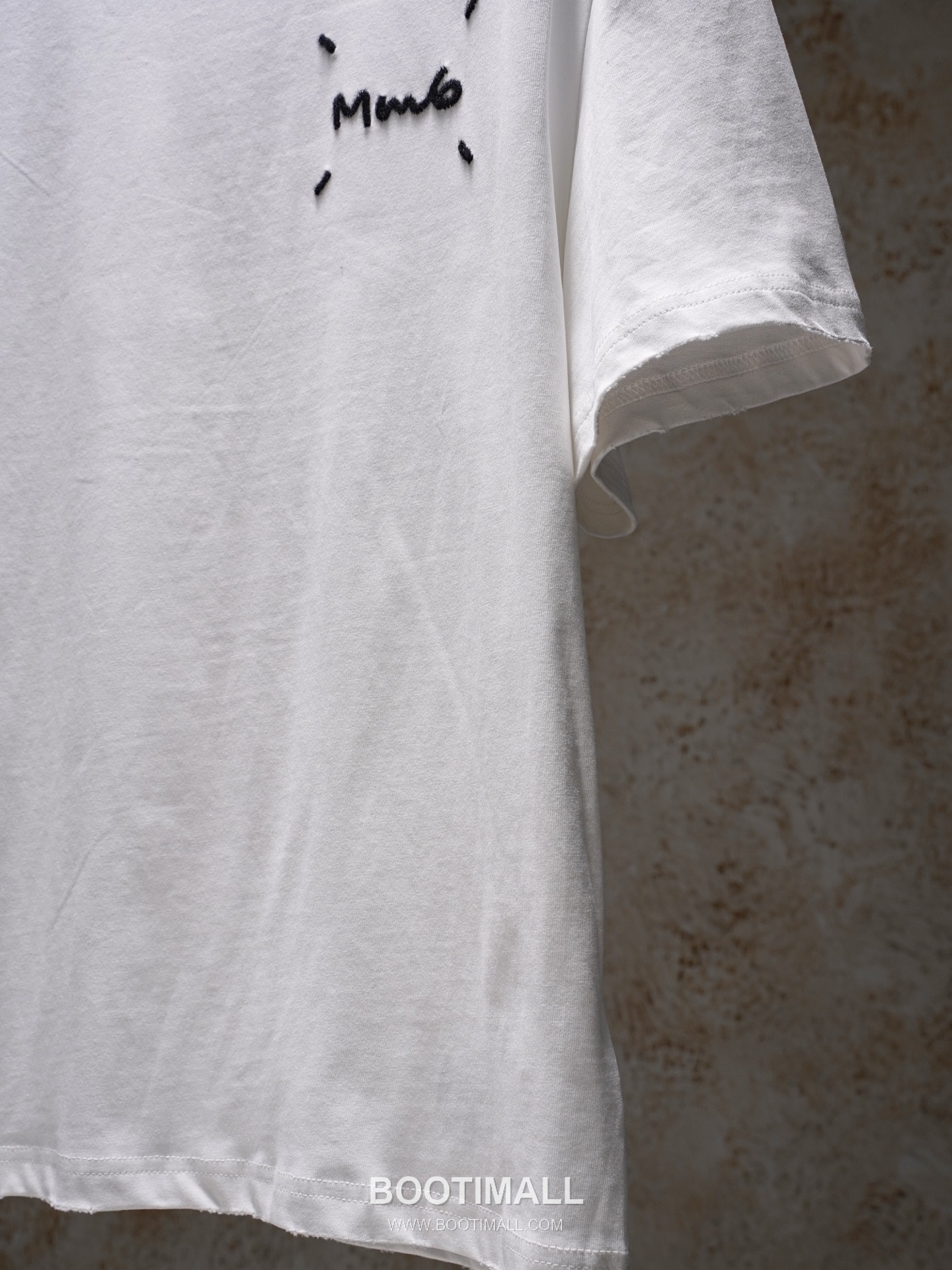 MM6 Maison Margiela 2026 S/S Cotton Embroidered Distressed T-Shirt MM6메종마르지엘라 2026SS 코튼 자수 디스트로이드 티셔츠 9