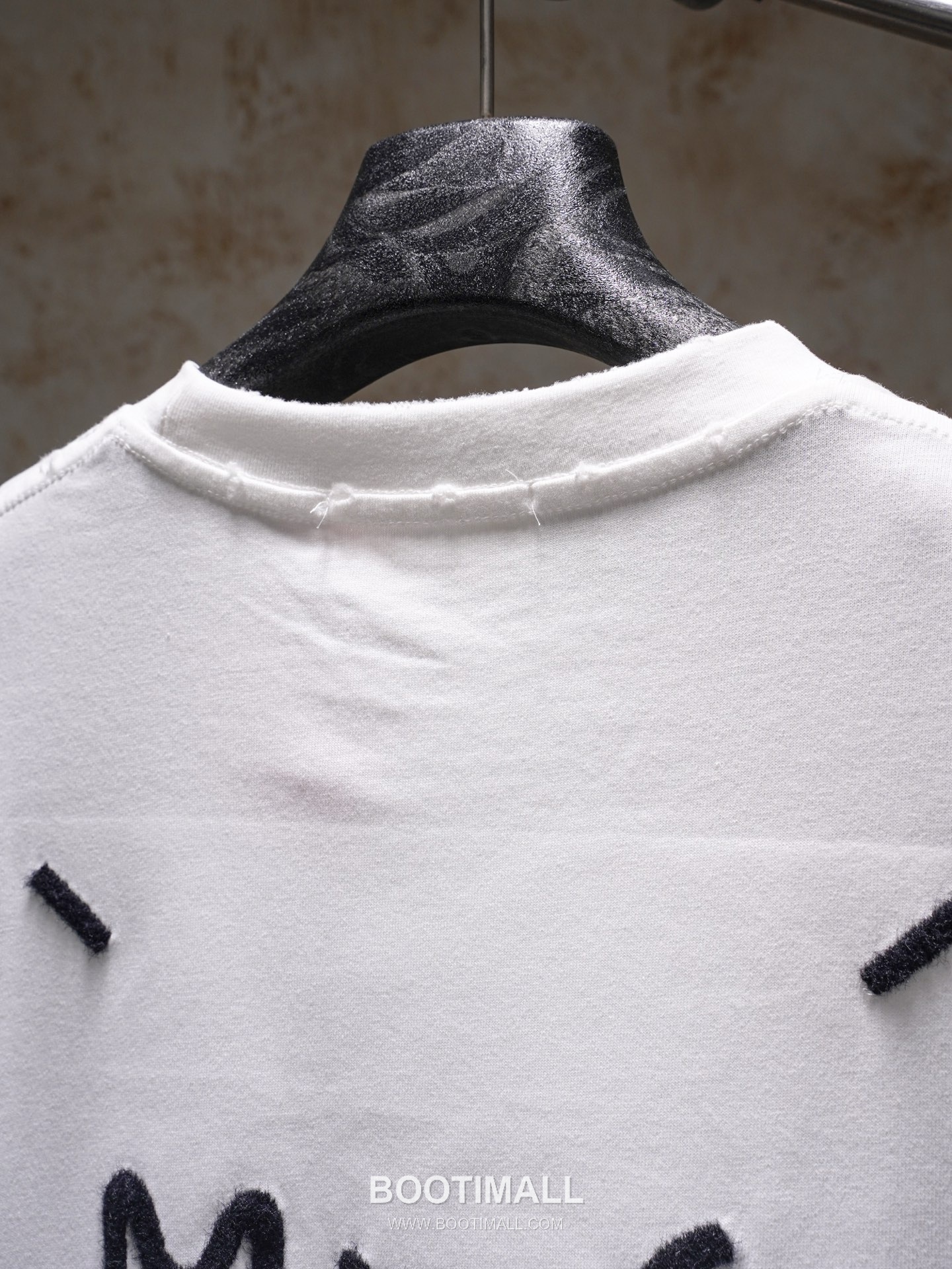 MM6 Maison Margiela 2026 S/S Cotton Embroidered Distressed T-Shirt MM6메종마르지엘라 2026SS 코튼 자수 디스트로이드 티셔츠 13