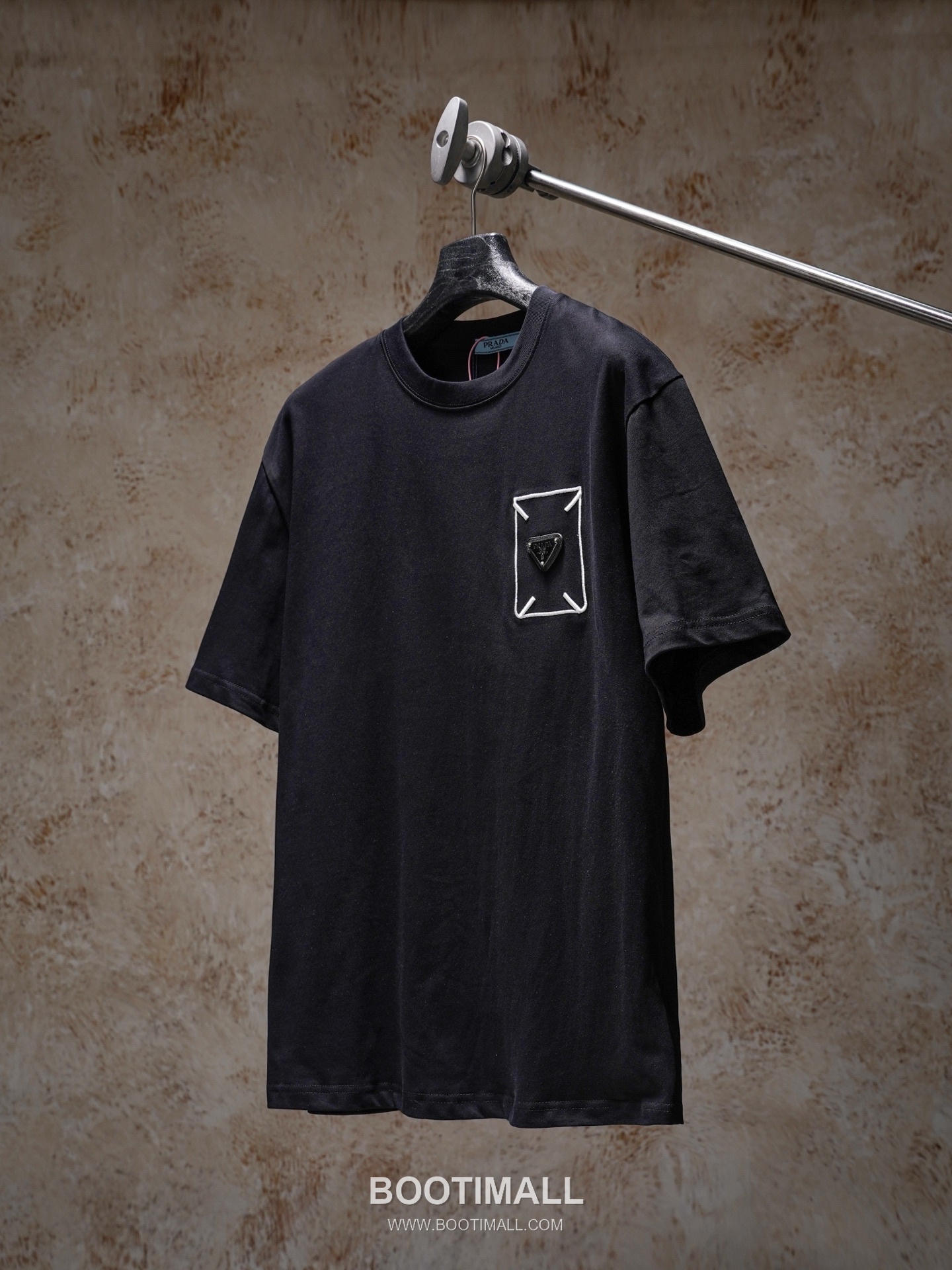 Prada 2026 S/S Cotton Triangle Logo Embroidered T-Shirt 프라다 2026SS 코튼 트라이앵글 로고 자수 티셔츠 8