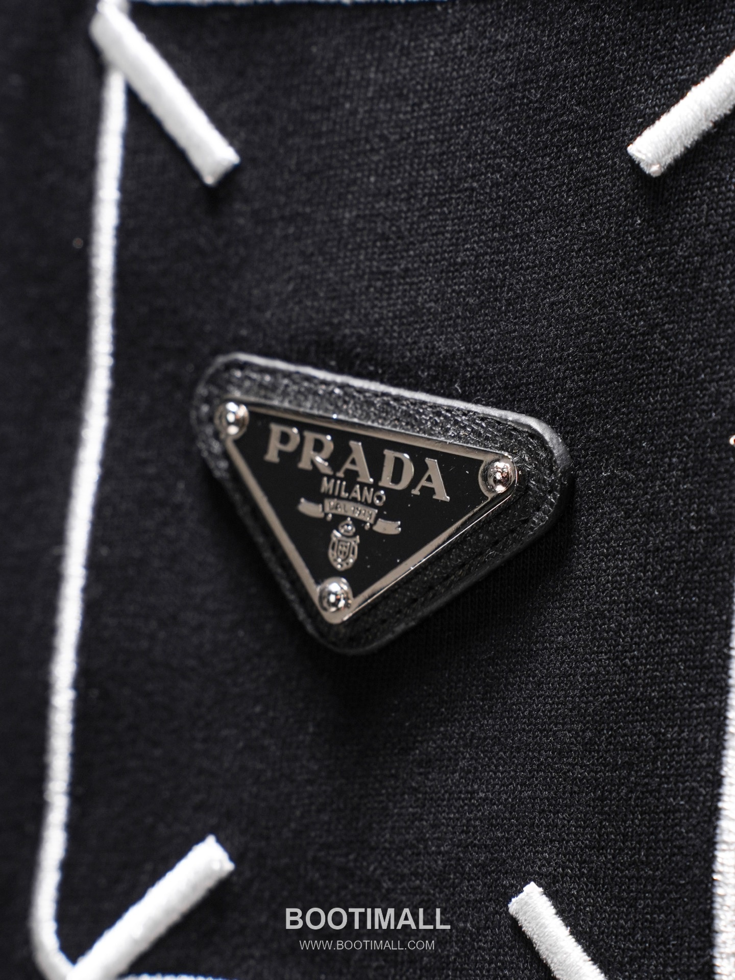 Prada 2026 S/S Cotton Triangle Logo Embroidered T-Shirt 프라다 2026SS 코튼 트라이앵글 로고 자수 티셔츠 13