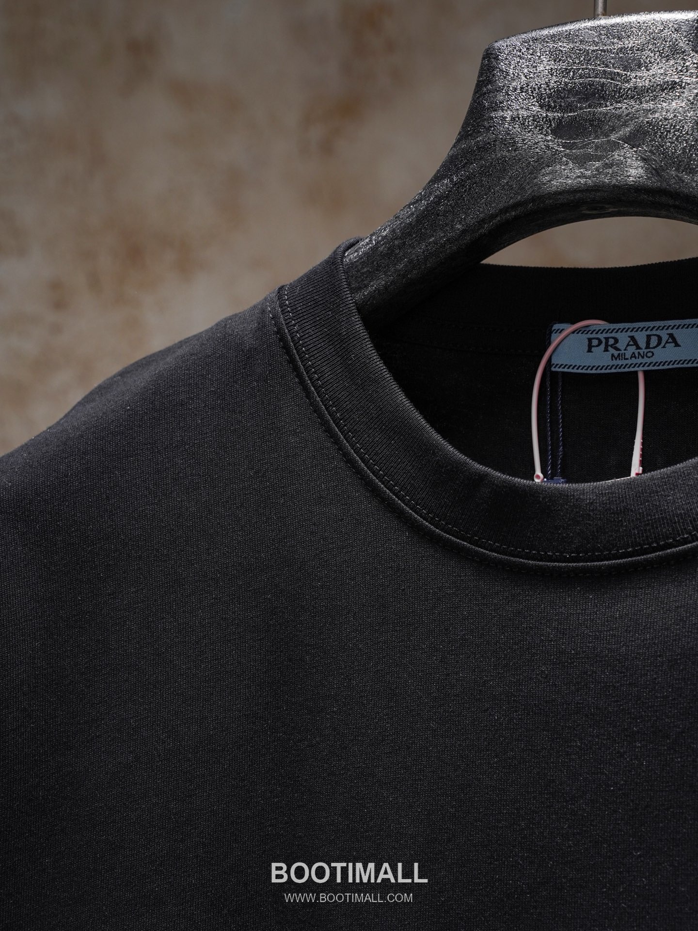 Prada 2026 S/S Cotton Triangle Logo Embroidered T-Shirt 프라다 2026SS 코튼 트라이앵글 로고 자수 티셔츠 20