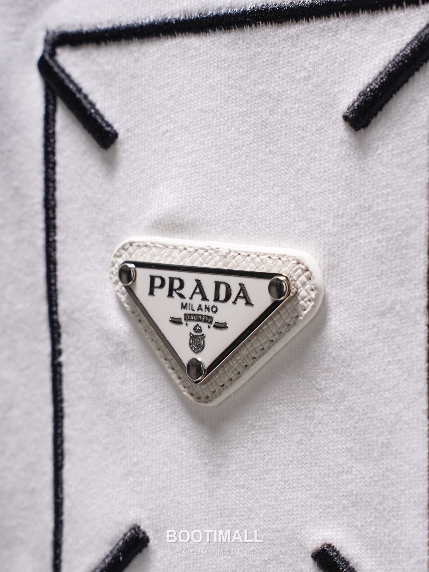 Prada 2026 S/S Cotton Triangle Logo Embroidered T-Shirt 프라다 2026SS 코튼 트라이앵글 로고 자수 티셔츠 6