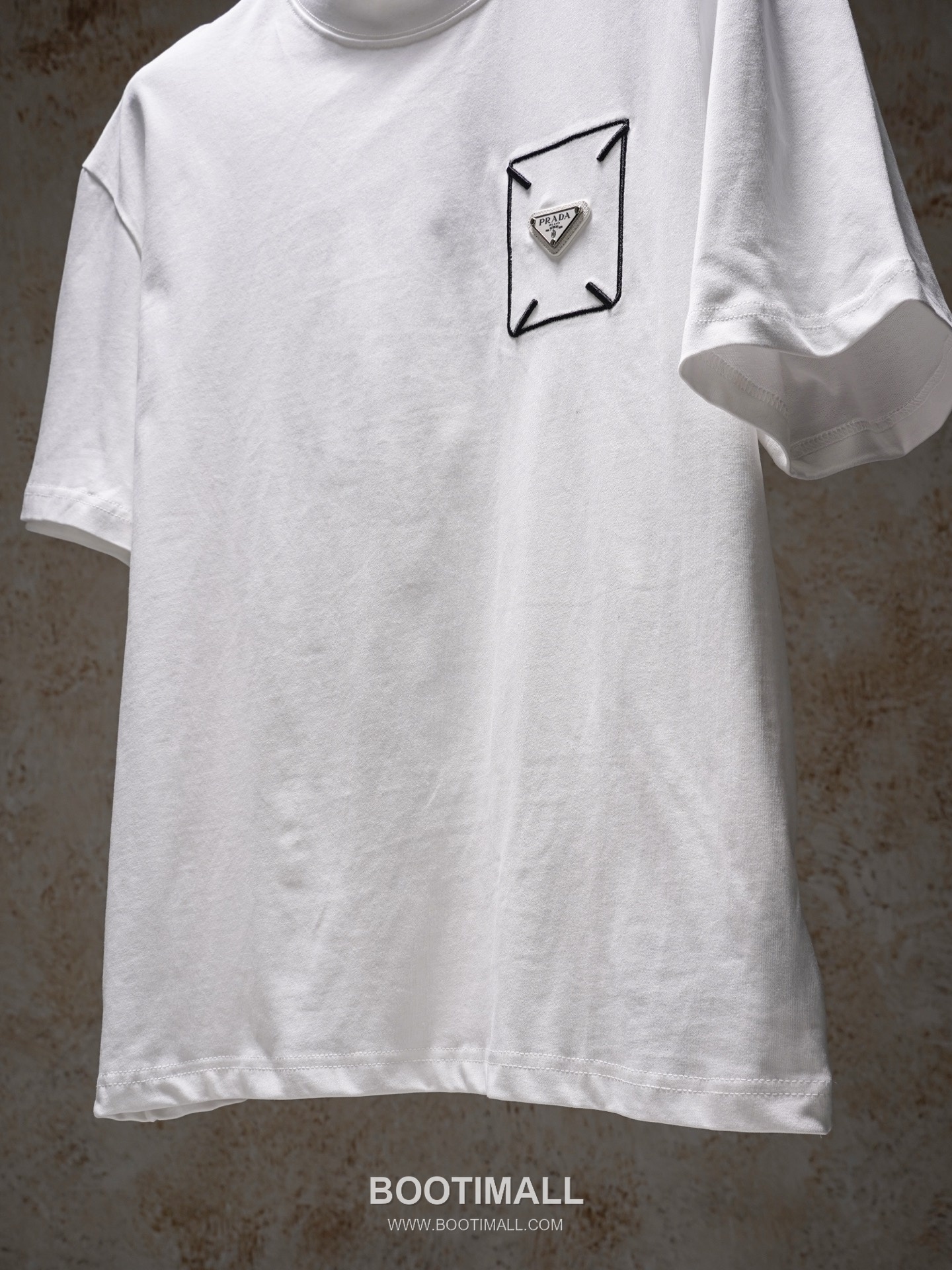 Prada 2026 S/S Cotton Triangle Logo Embroidered T-Shirt 프라다 2026SS 코튼 트라이앵글 로고 자수 티셔츠 7