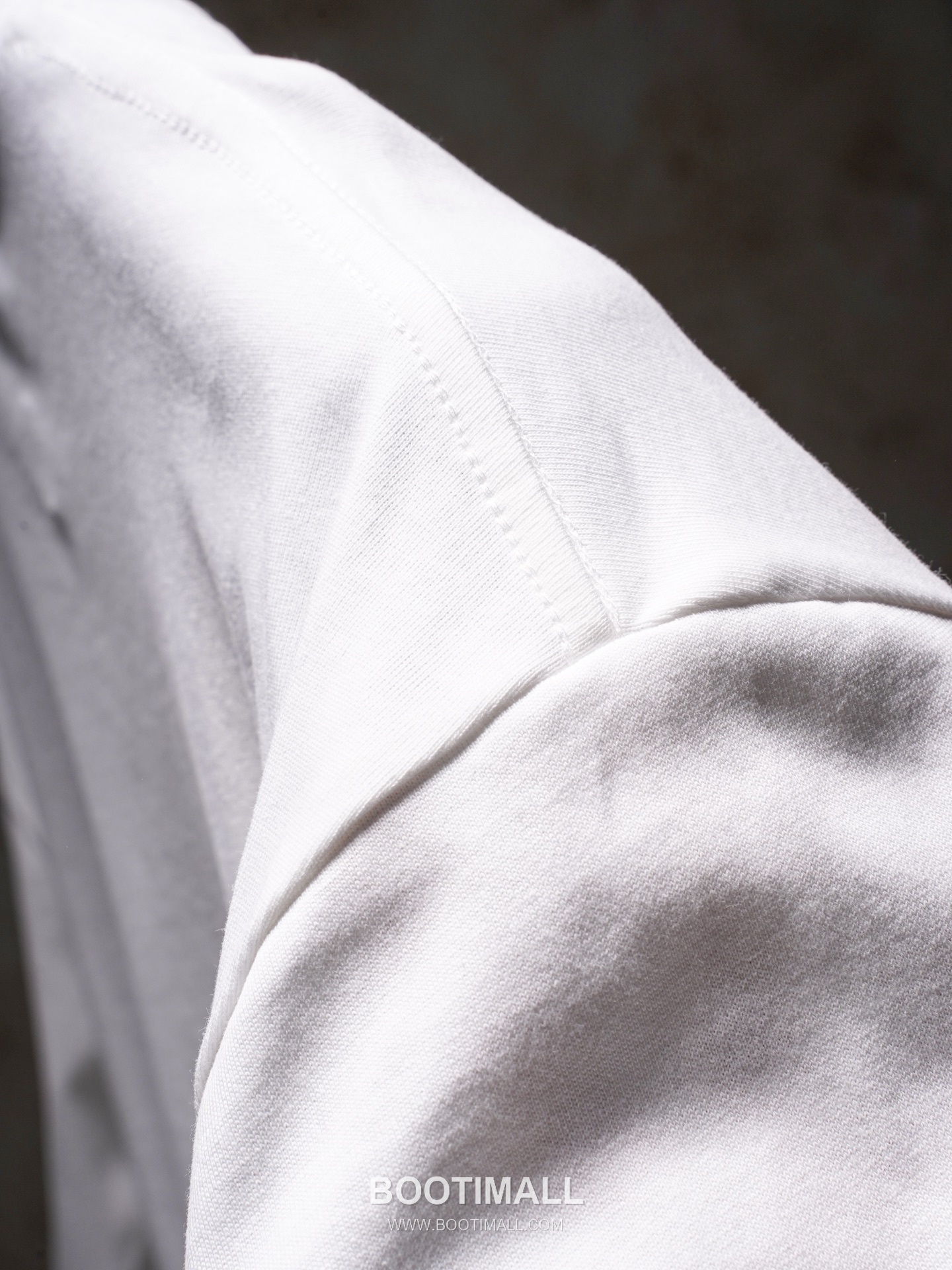 Prada 2026 S/S Cotton Triangle Logo Embroidered T-Shirt 프라다 2026SS 코튼 트라이앵글 로고 자수 티셔츠 9