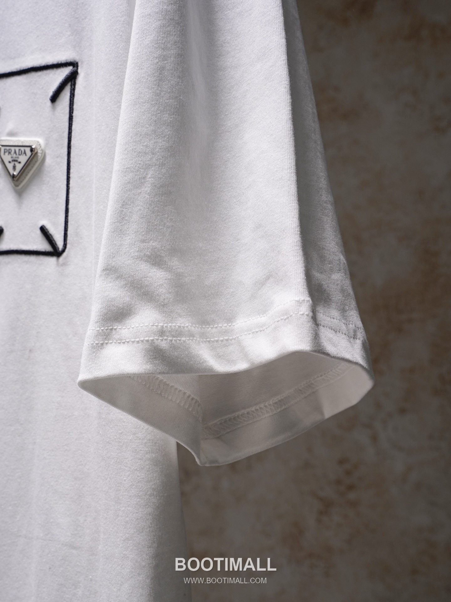 Prada 2026 S/S Cotton Triangle Logo Embroidered T-Shirt 프라다 2026SS 코튼 트라이앵글 로고 자수 티셔츠 12