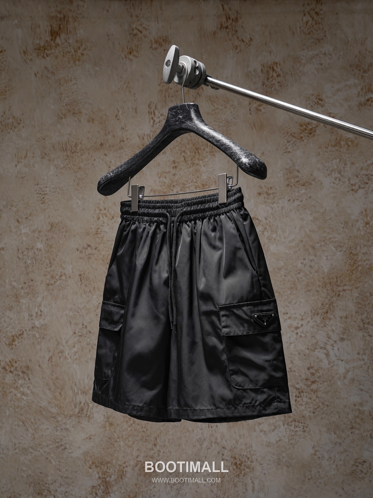 Prada 2026 S/S Nylon Triangle Logo Pocket Shorts 프라다 2026SS 나일론 트라이앵글 로고 포켓 쇼츠 1