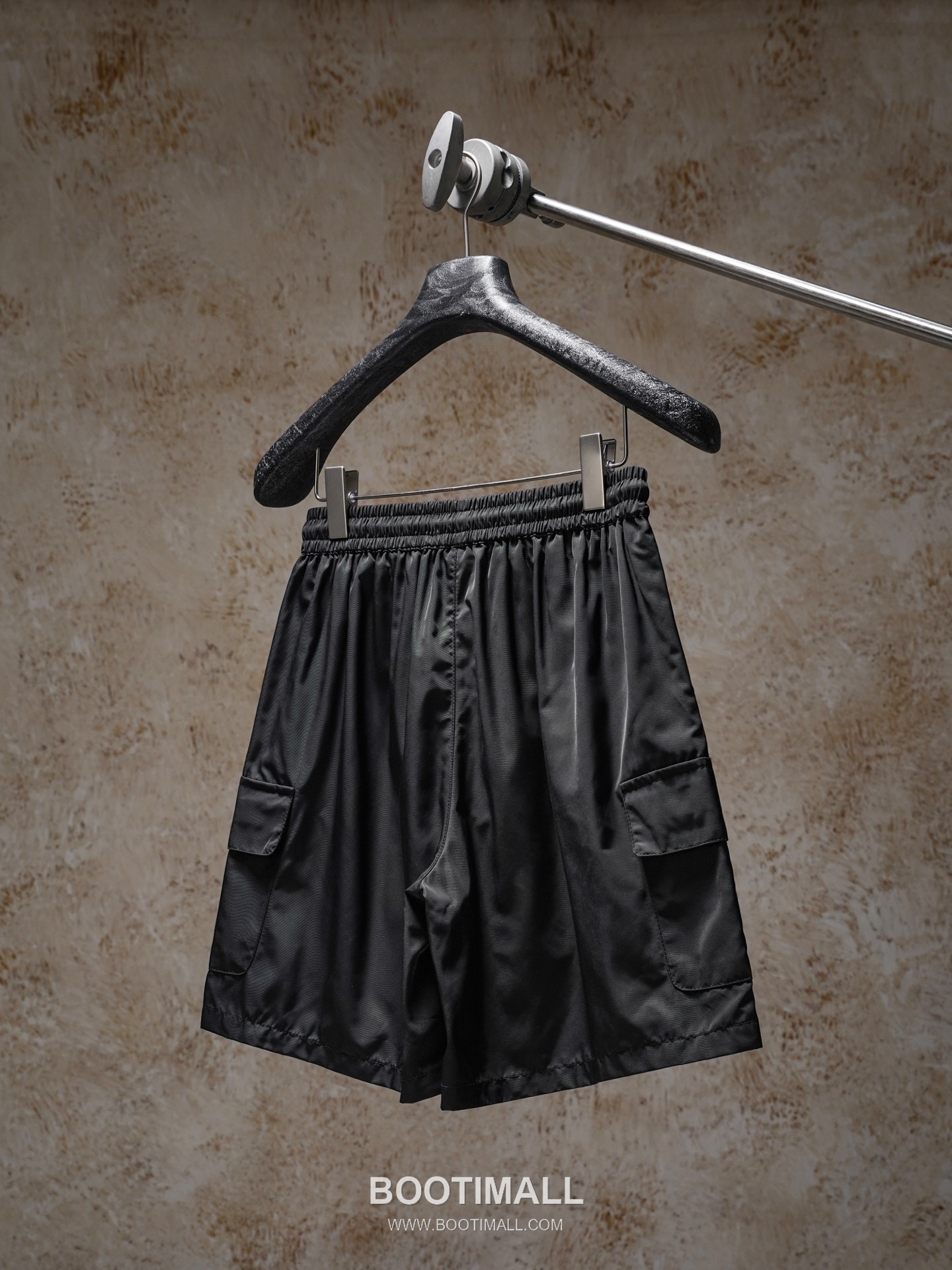 Prada 2026 S/S Nylon Triangle Logo Pocket Shorts 프라다 2026SS 나일론 트라이앵글 로고 포켓 쇼츠 2