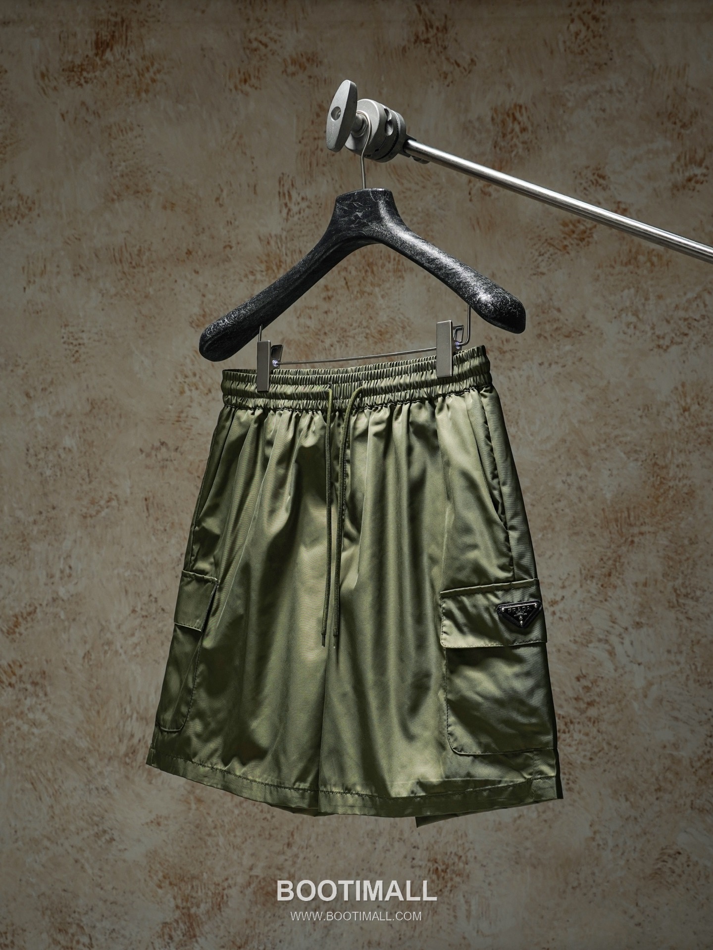 Prada 2026 S/S Nylon Triangle Logo Pocket Shorts 프라다 2026SS 나일론 트라이앵글 로고 포켓 쇼츠 1