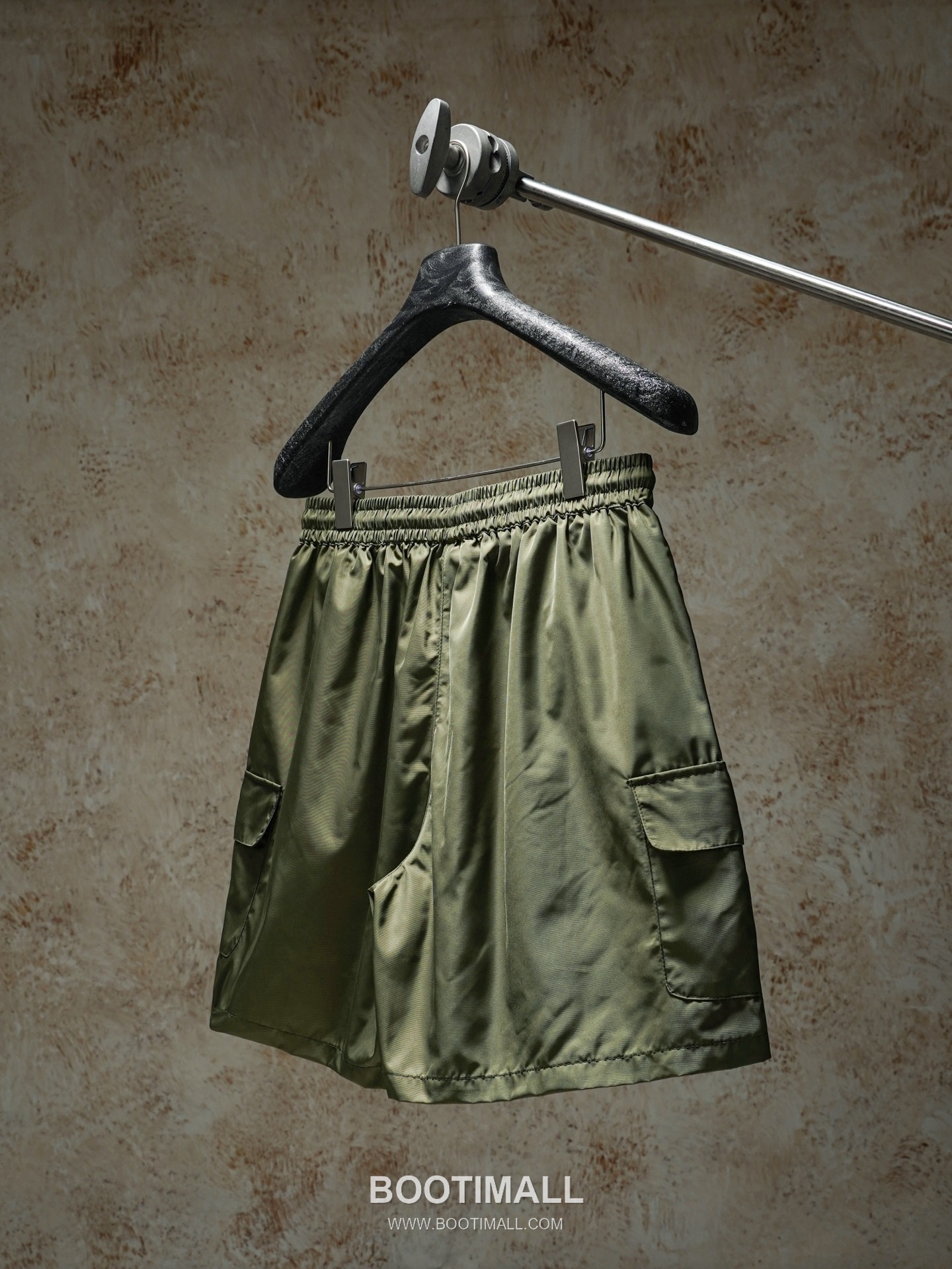 Prada 2026 S/S Nylon Triangle Logo Pocket Shorts 프라다 2026SS 나일론 트라이앵글 로고 포켓 쇼츠 2