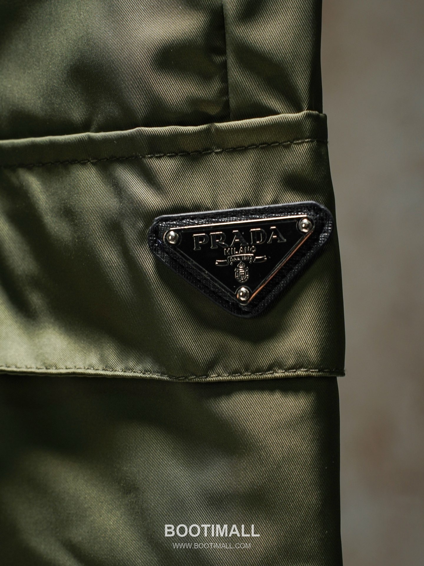 Prada 2026 S/S Nylon Triangle Logo Pocket Shorts 프라다 2026SS 나일론 트라이앵글 로고 포켓 쇼츠 3