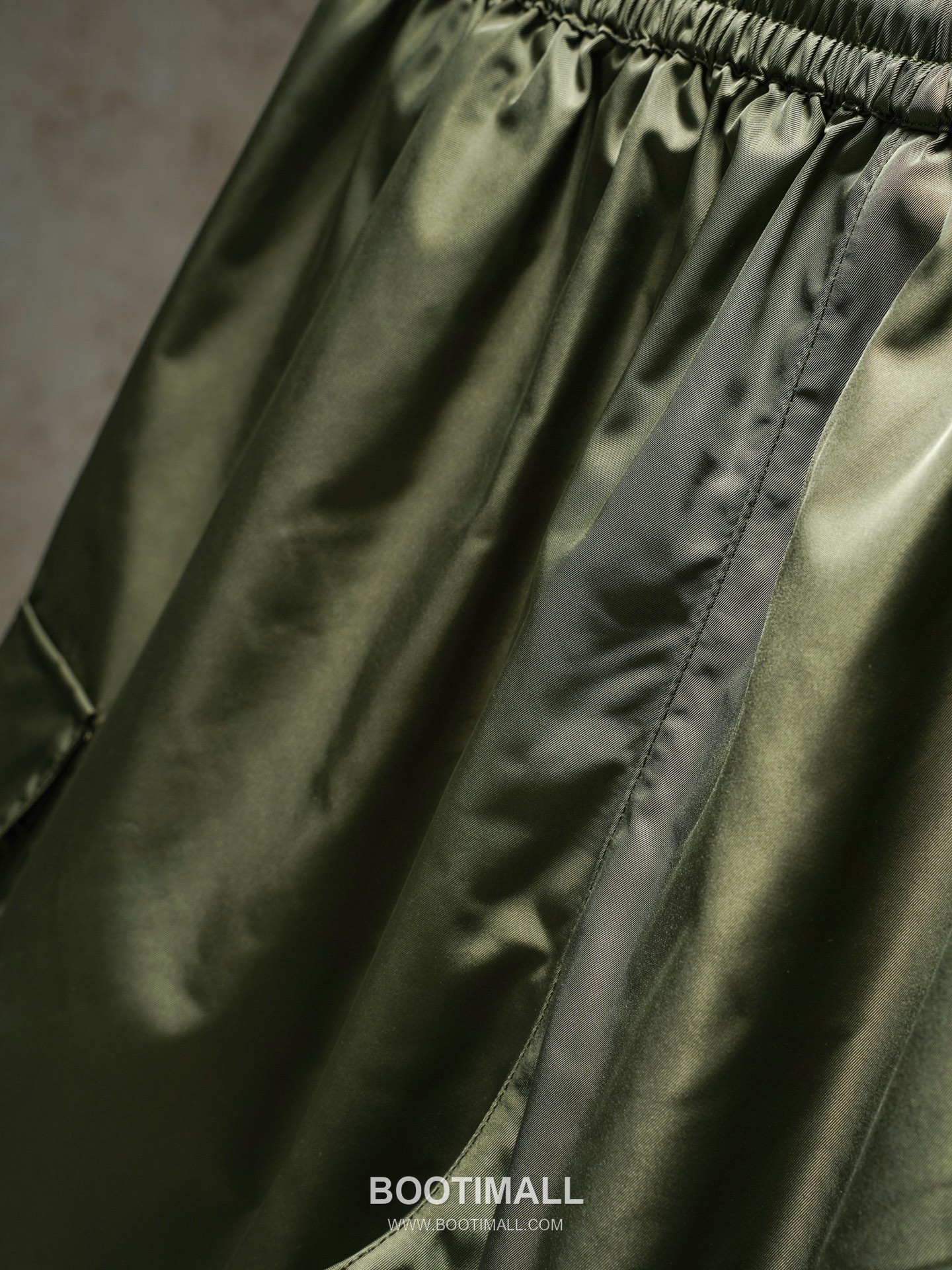 Prada 2026 S/S Nylon Triangle Logo Pocket Shorts 프라다 2026SS 나일론 트라이앵글 로고 포켓 쇼츠 4