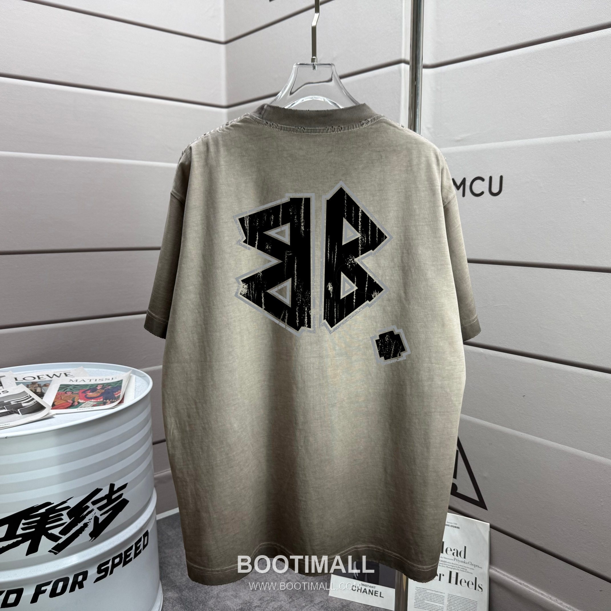 Balenciaga 2026 S/S Cotton Washed Distressed Logo T-Shirt 발렌시아가 2026SS 코튼 워싱 디스트로이드 로고 티셔츠 1