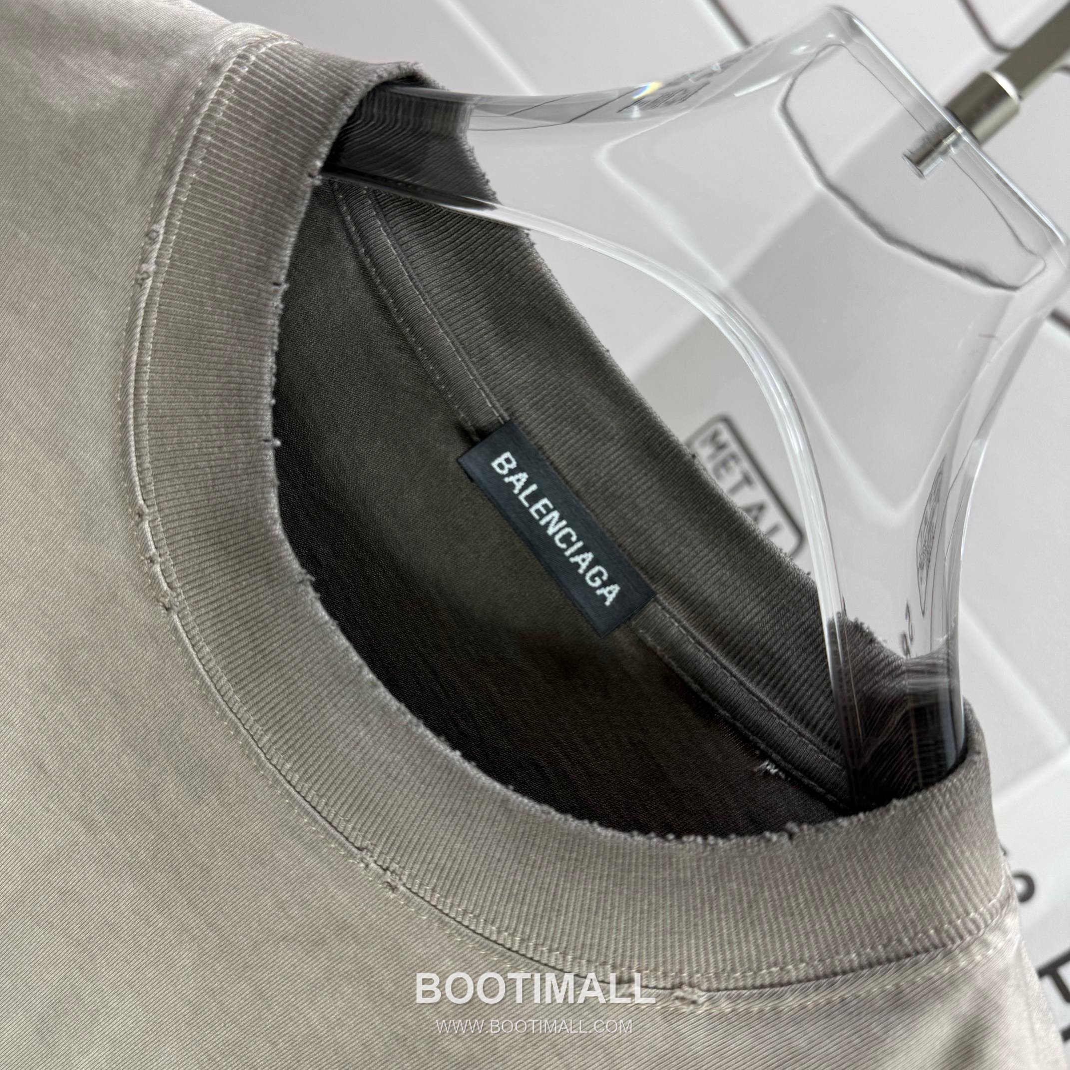 Balenciaga 2026 S/S Cotton Washed Distressed Logo T-Shirt 발렌시아가 2026SS 코튼 워싱 디스트로이드 로고 티셔츠 5