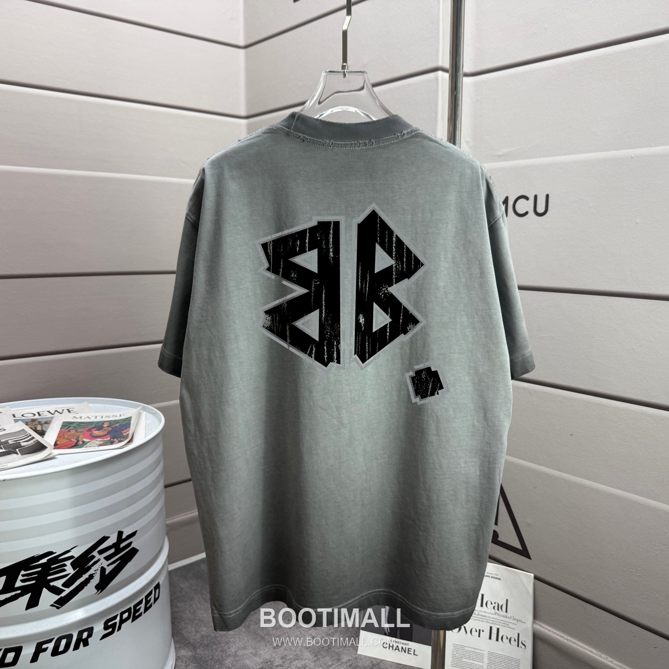 Balenciaga 2026 S/S Cotton Washed Distressed Logo T-Shirt 발렌시아가 2026SS 코튼 워싱 디스트로이드 로고 티셔츠 1