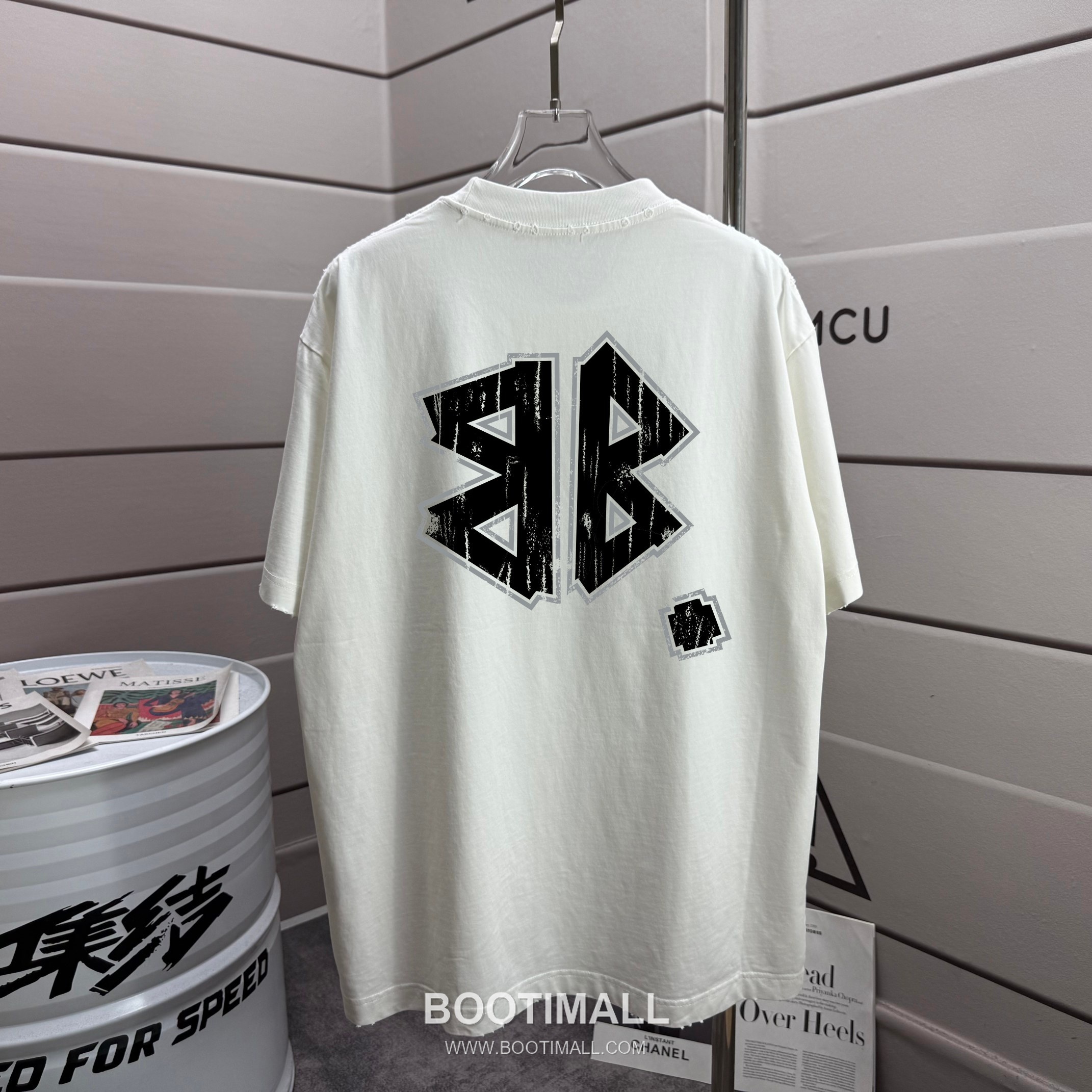 Balenciaga 2026 S/S Cotton Washed Distressed Logo T-Shirt 발렌시아가 2026SS 코튼 워싱 디스트로이드 로고 티셔츠 1