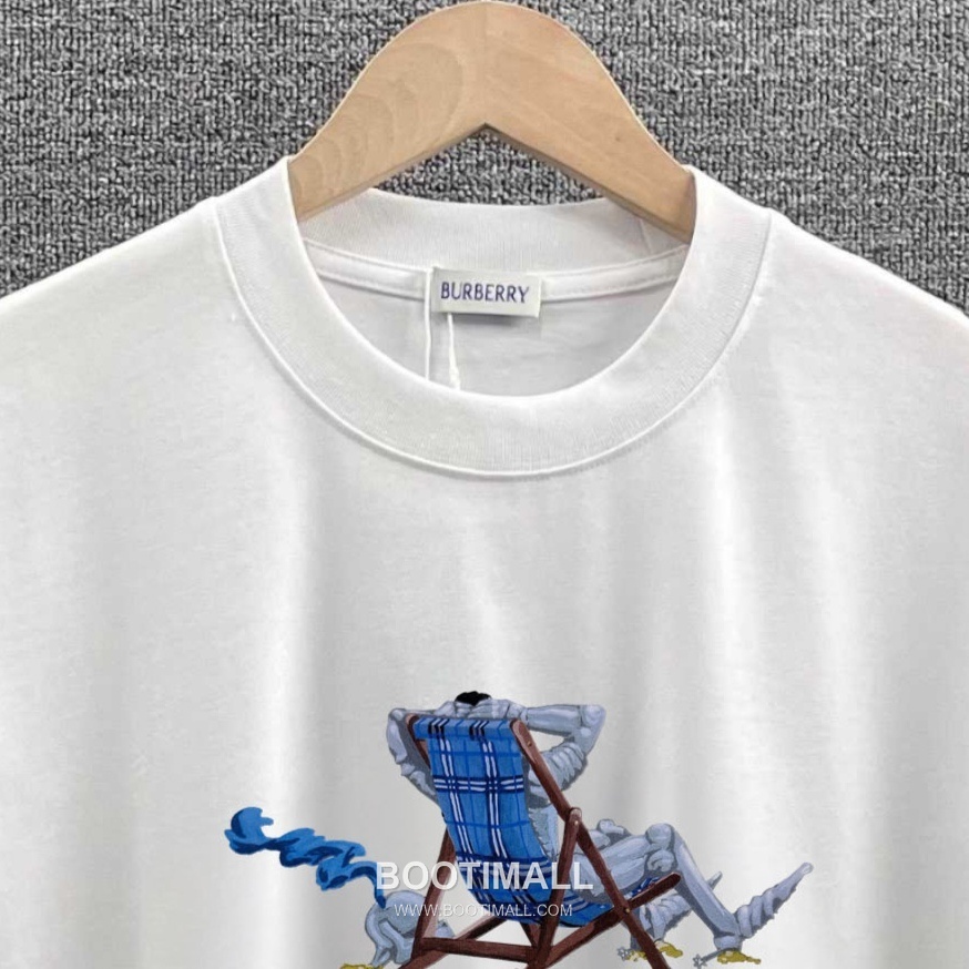 Burberry 2026 S/S Cotton Beach Chair Logo Print T-Shirt 버버리 2026SS 코튼 비치체어 로고 프린트 티셔츠 9
