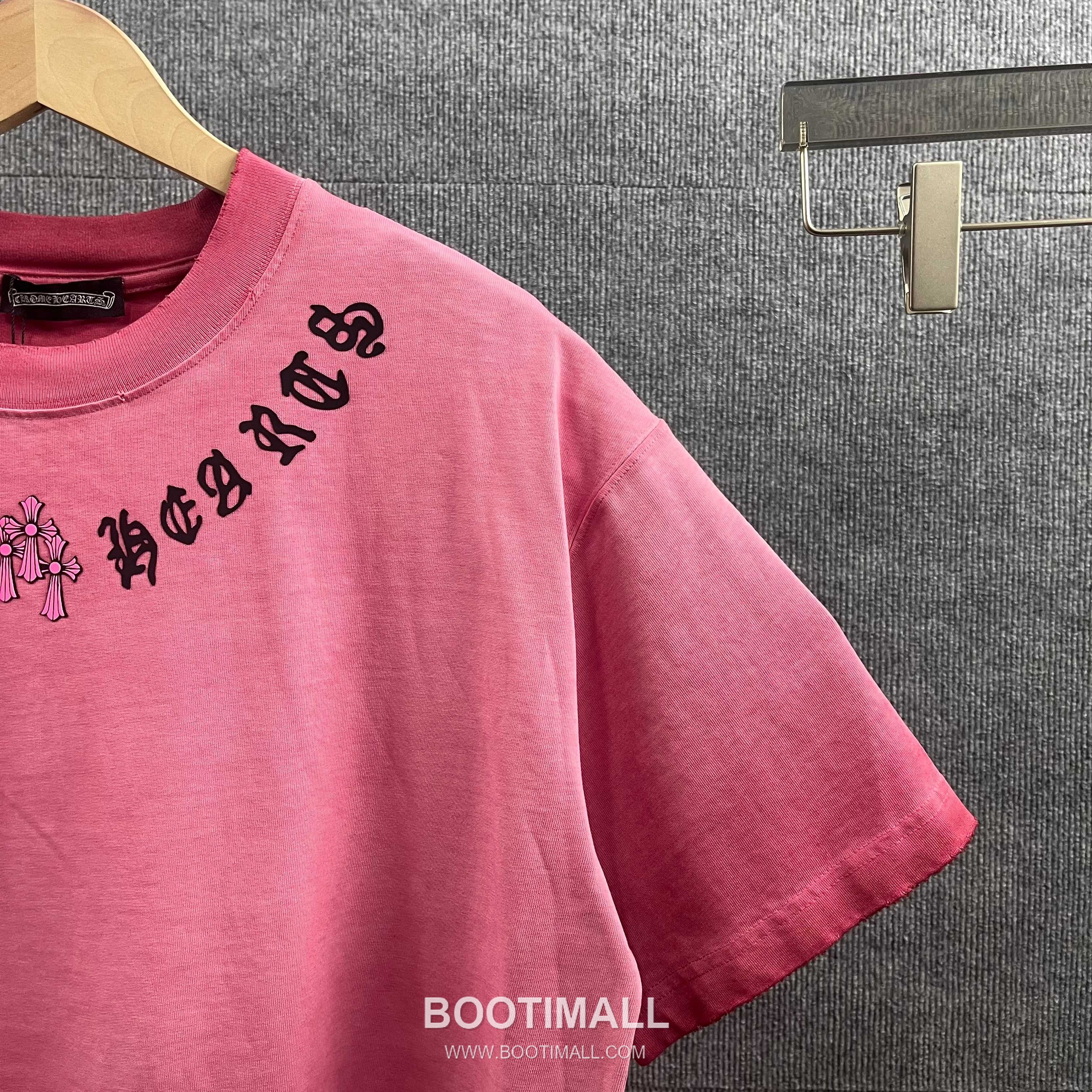 Chrome Hearts 2026 S/S Cotton Distressed Washed Cross Silicone Logo T-Shirt 크롬하츠 2026SS 코튼 디스트로이드 워싱 크로스 실리콘 로고 티셔츠 4