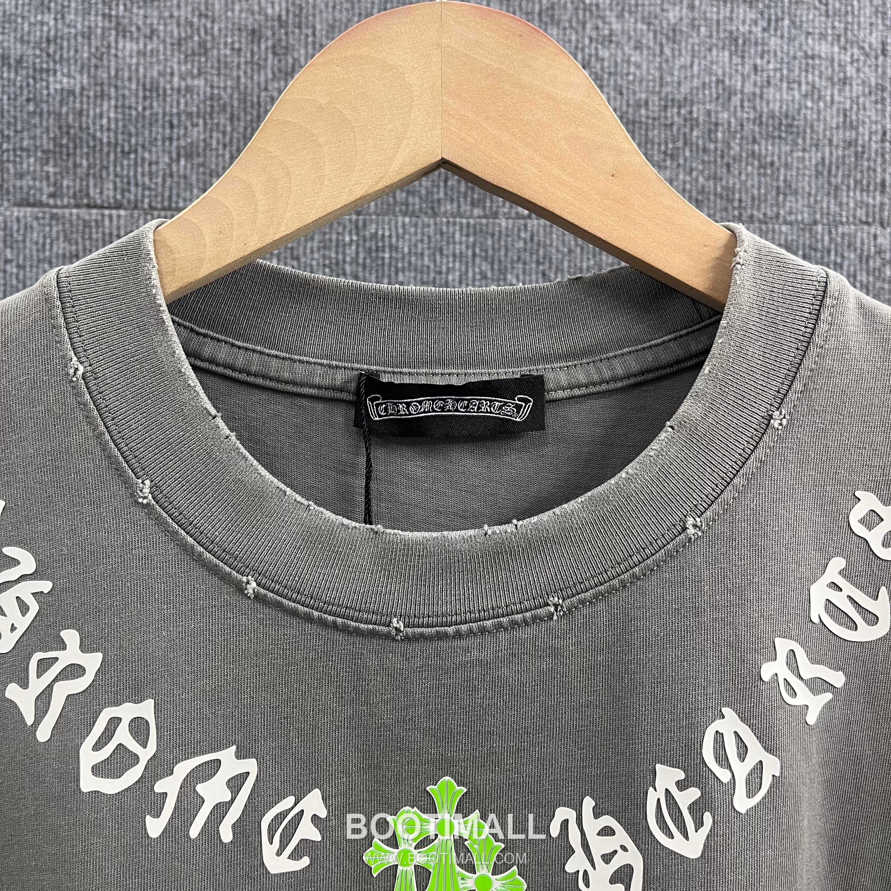 Chrome Hearts 2026 S/S Cotton Distressed Washed Cross Silicone Logo T-Shirt 크롬하츠 2026SS 코튼 디스트로이드 워싱 크로스 실리콘 로고 티셔츠 3