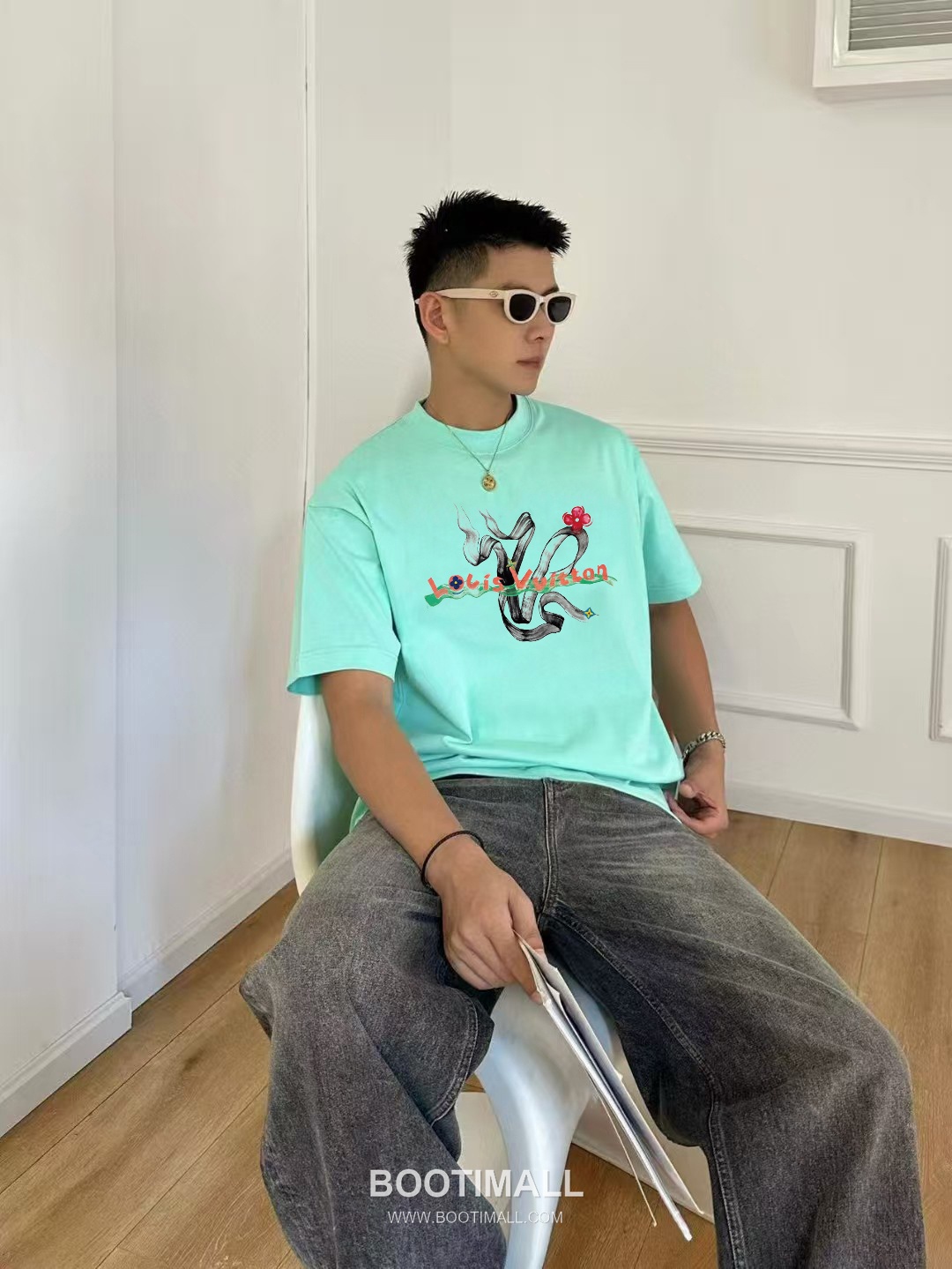 Louis Vuitton 2026 S/S Cotton Letter Logo Print T-Shirt 루이비통 2026SS 코튼 레터 로고 프린트 티셔츠 3