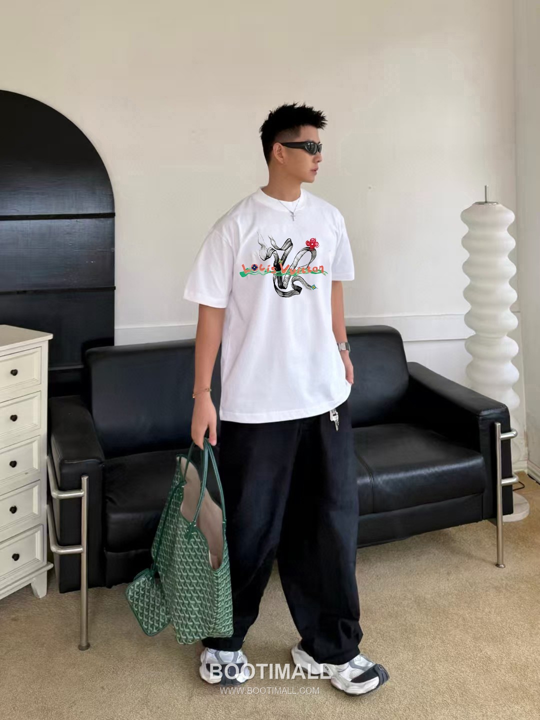 Louis Vuitton 2026 S/S Cotton Letter Logo Print T-Shirt 루이비통 2026SS 코튼 레터 로고 프린트 티셔츠 3