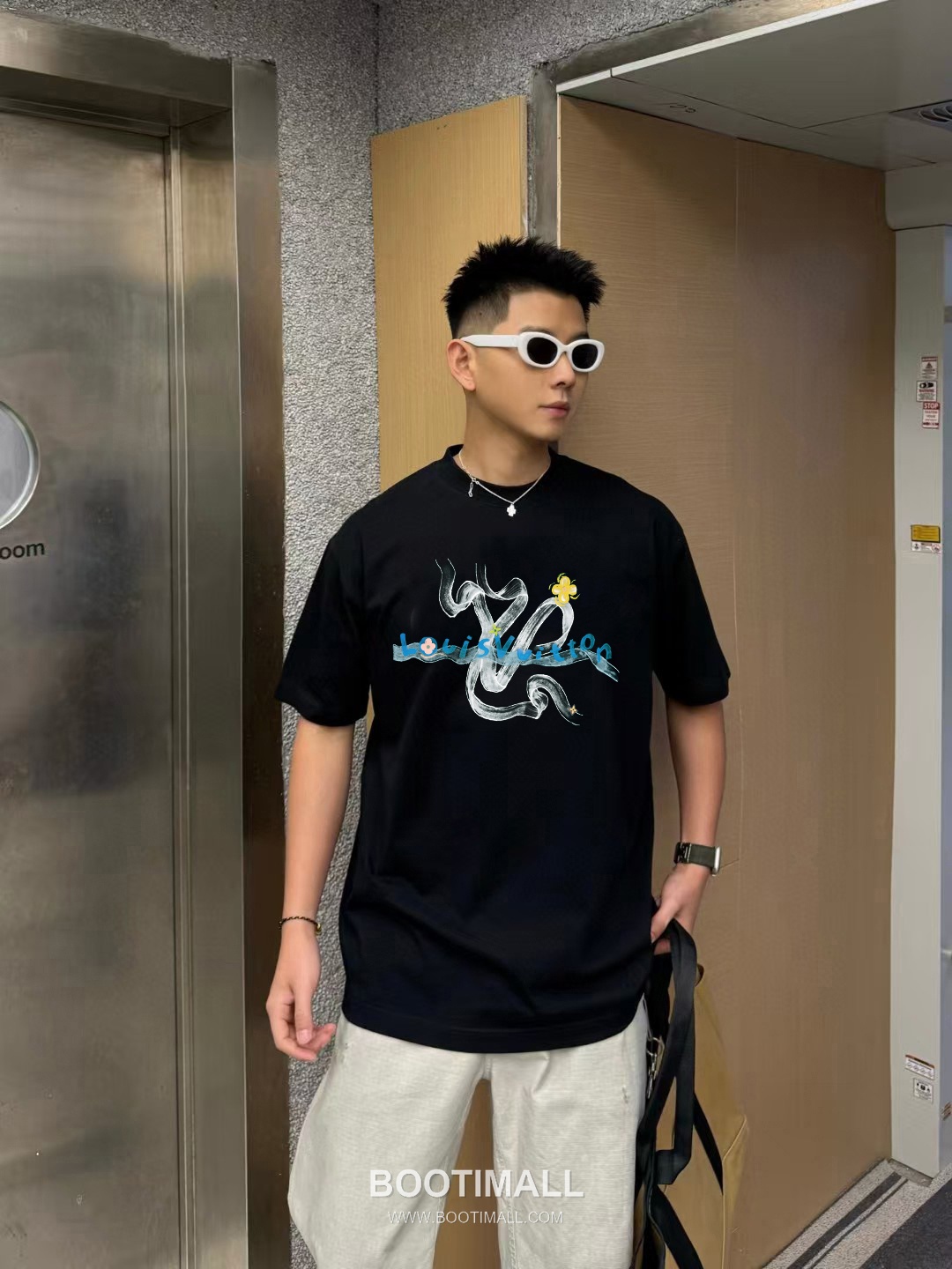 Louis Vuitton 2026 S/S Cotton Letter Logo Print T-Shirt 루이비통 2026SS 코튼 레터 로고 프린트 티셔츠 3