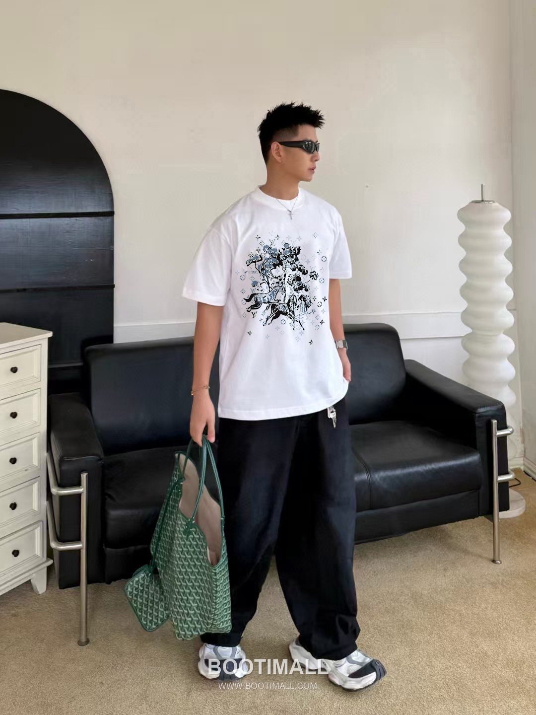 Louis Vuitton 2026 S/S Cotton Letter Logo Print T-Shirt 루이비통 2026SS 코튼 레터 로고 프린트 티셔츠 1