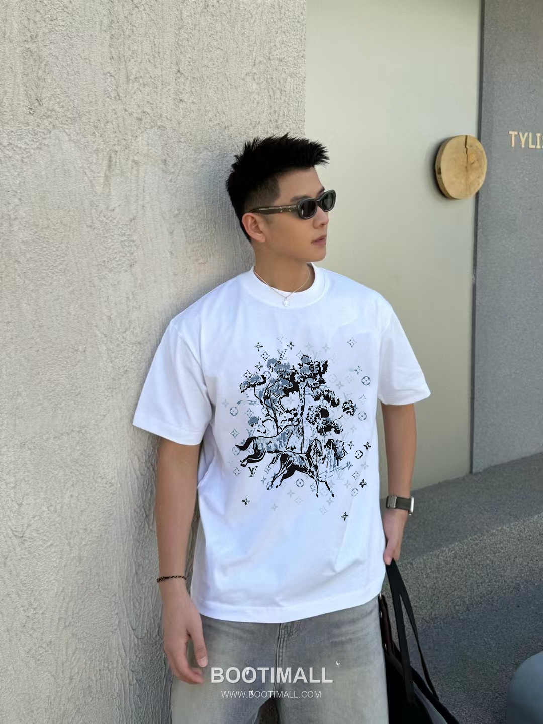 Louis Vuitton 2026 S/S Cotton Letter Logo Print T-Shirt 루이비통 2026SS 코튼 레터 로고 프린트 티셔츠 3