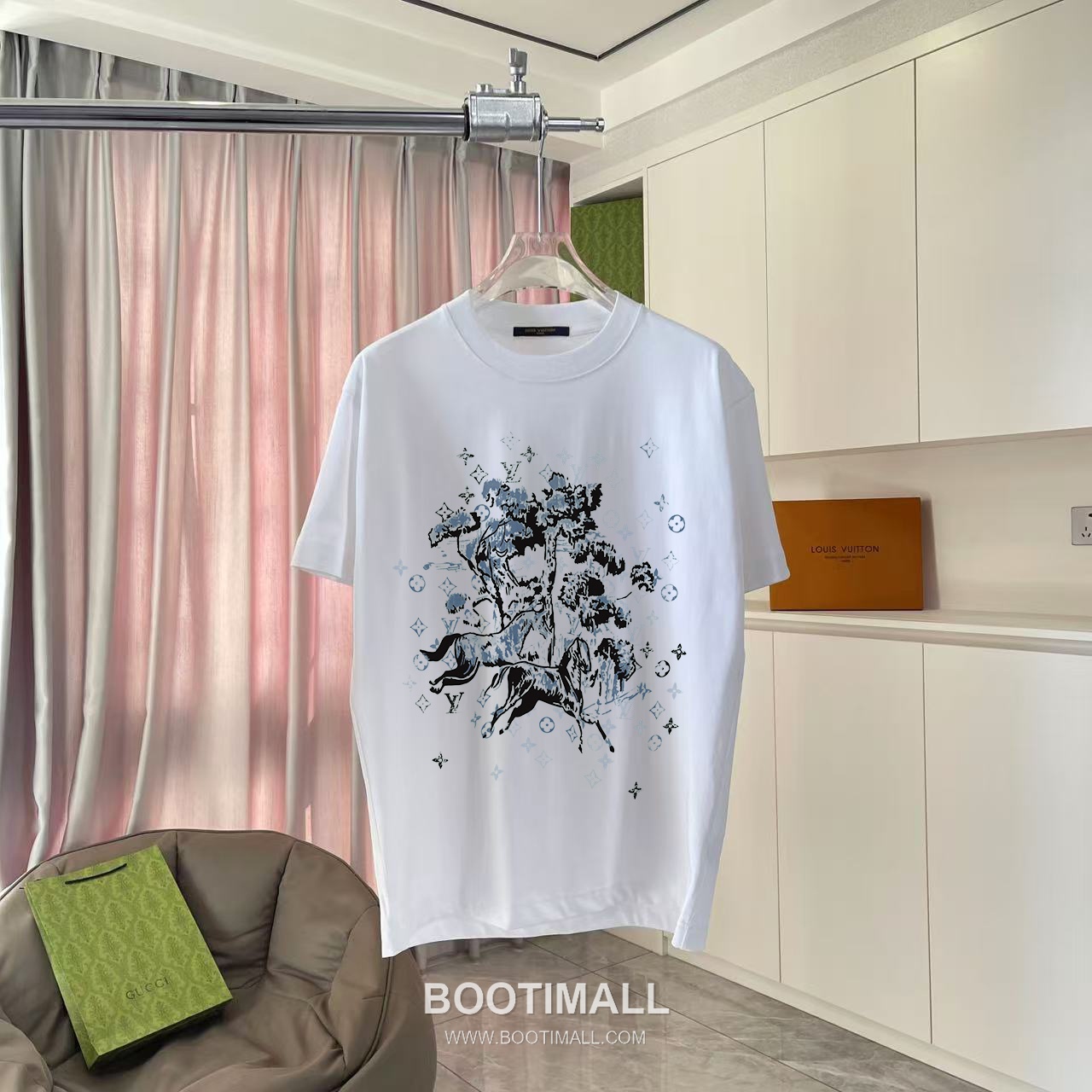 Louis Vuitton 2026 S/S Cotton Letter Logo Print T-Shirt 루이비통 2026SS 코튼 레터 로고 프린트 티셔츠 4