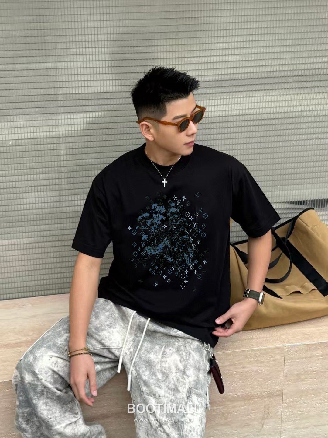 Louis Vuitton 2026 S/S Cotton Letter Logo Print T-Shirt 루이비통 2026SS 코튼 레터 로고 프린트 티셔츠 3