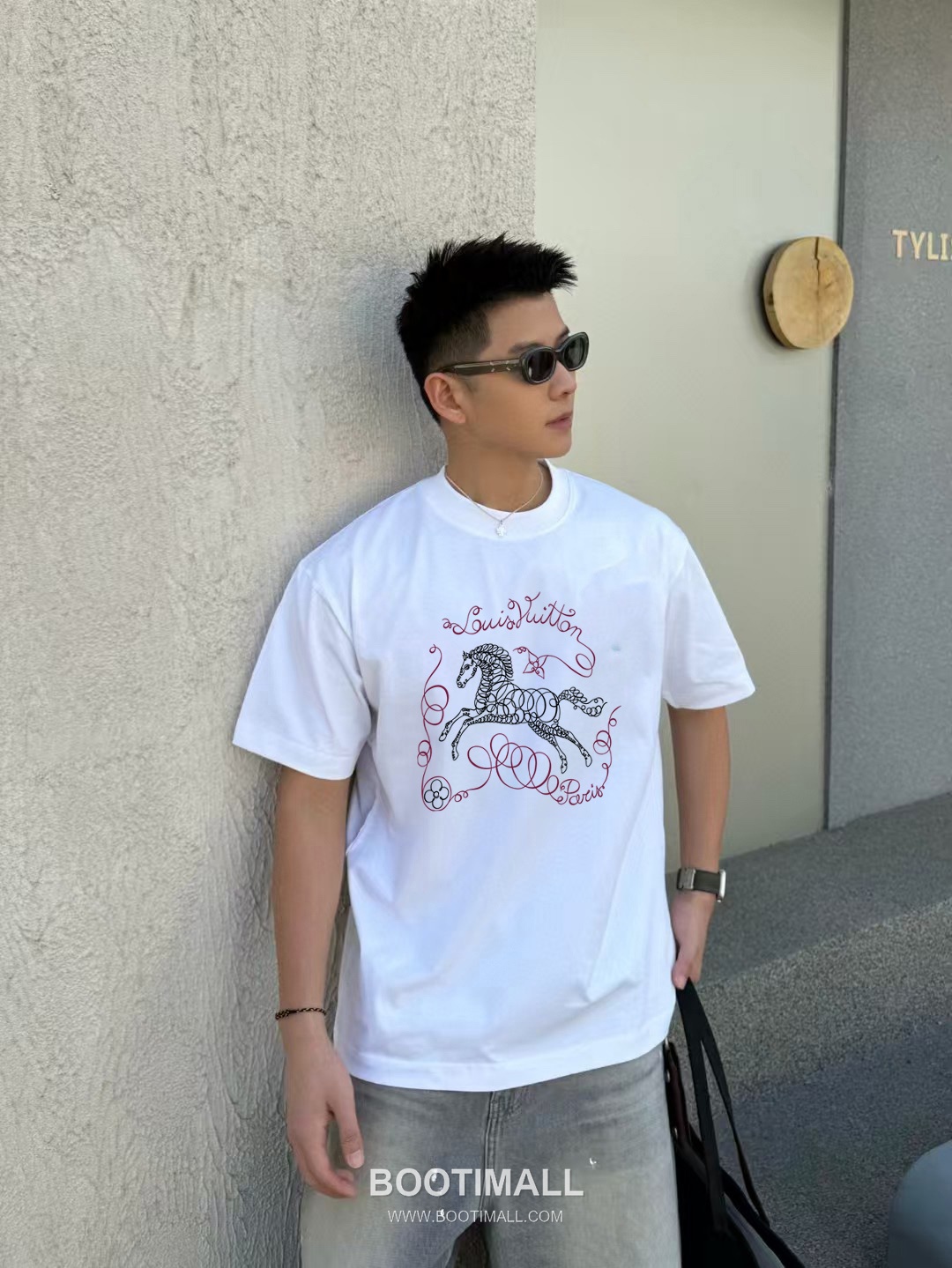 Louis Vuitton 2026 S/S Cotton Letter Logo Print T-Shirt 루이비통 2026SS 코튼 레터 로고 프린트 티셔츠 3