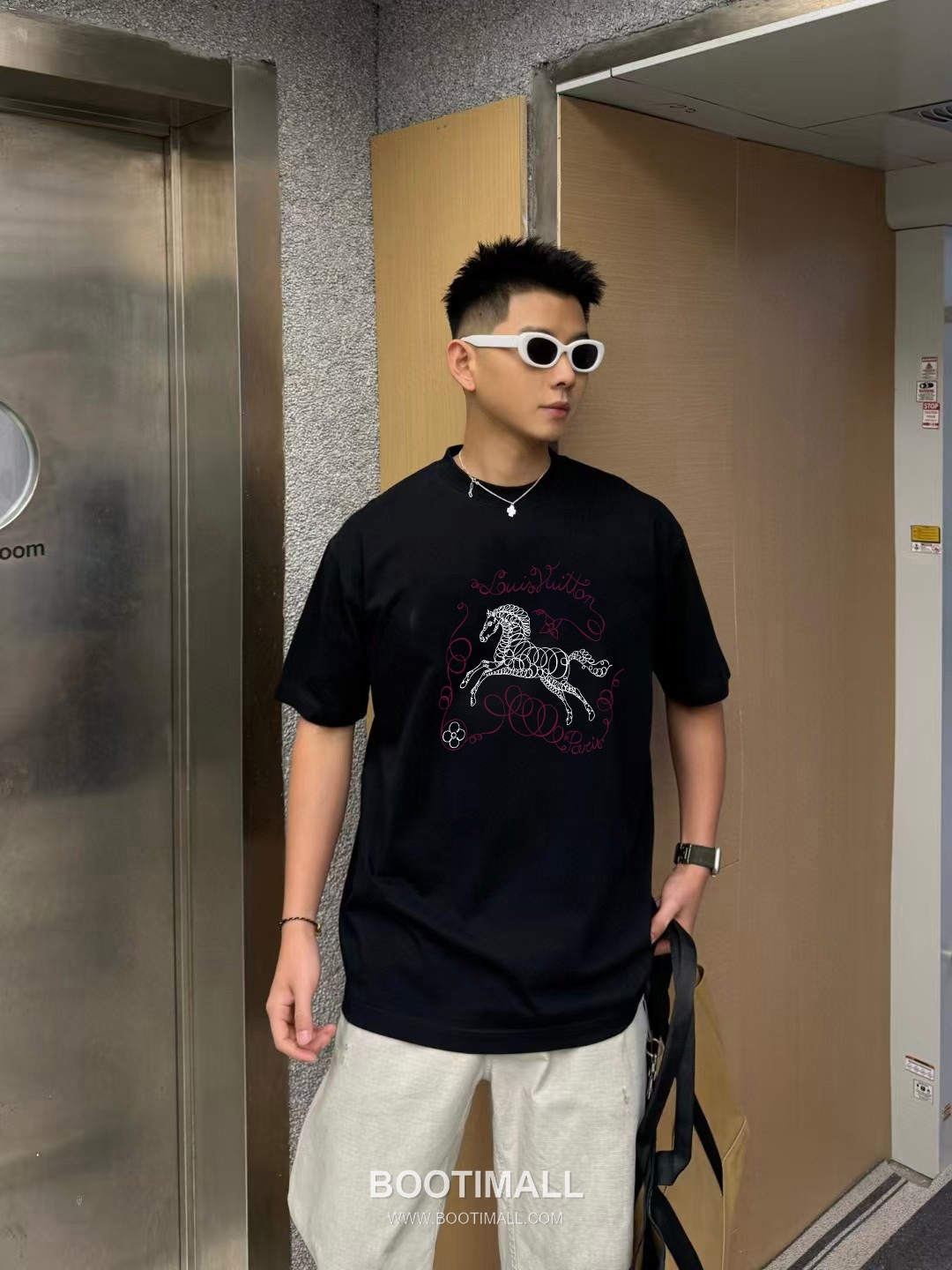 Louis Vuitton 2026 S/S Cotton Letter Logo Print T-Shirt 루이비통 2026SS 코튼 레터 로고 프린트 티셔츠 2