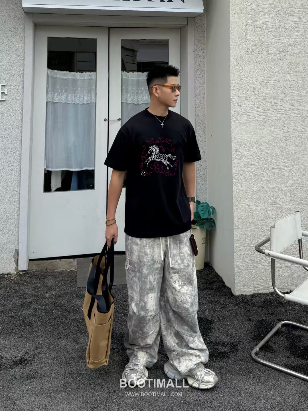 Louis Vuitton 2026 S/S Cotton Letter Logo Print T-Shirt 루이비통 2026SS 코튼 레터 로고 프린트 티셔츠 3