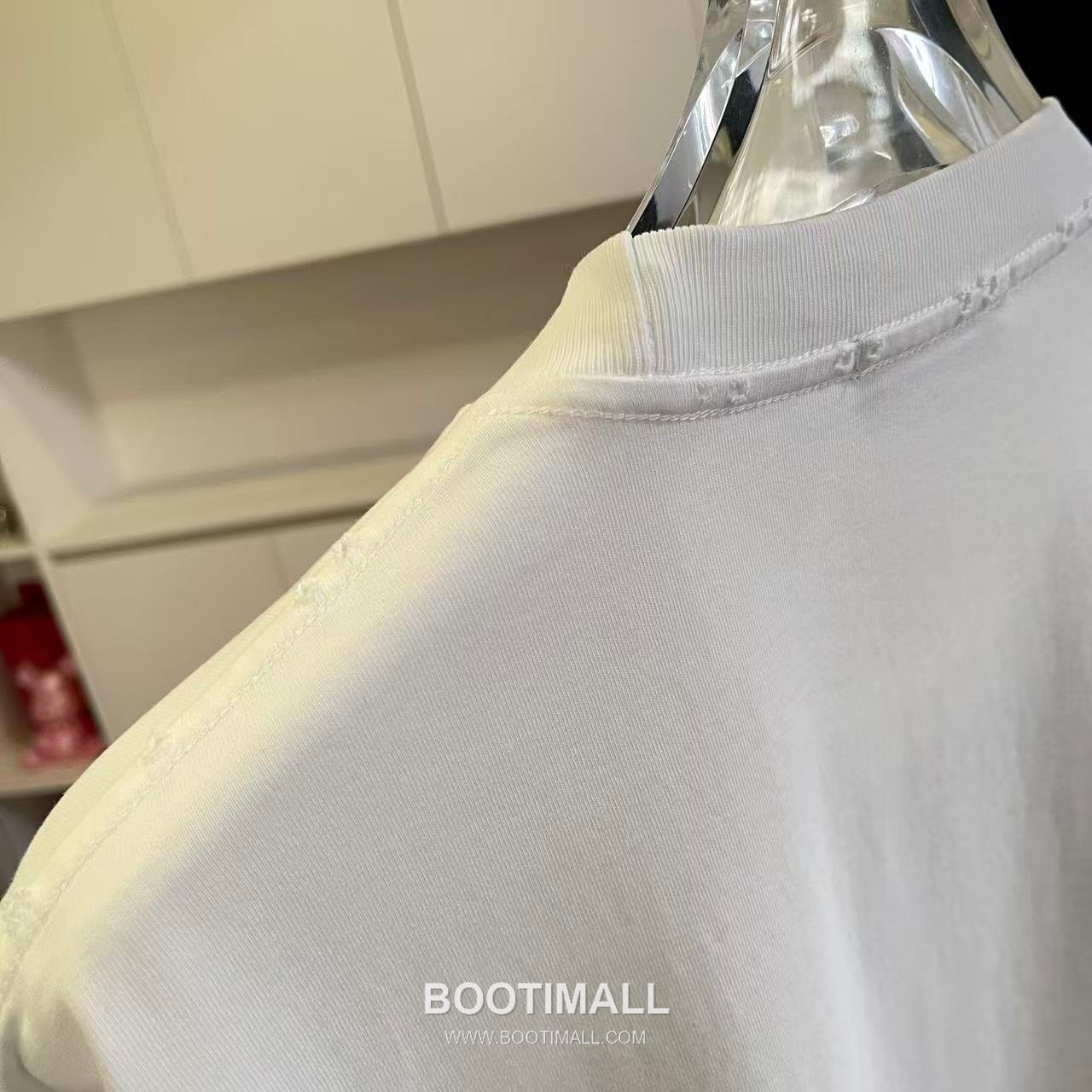 Fendi 2026 S/S Cotton Distressed Washed Flock Logo T-Shirt 펜디 2026SS 코튼 디스트로이드 워싱 플록 로고 티셔츠 8