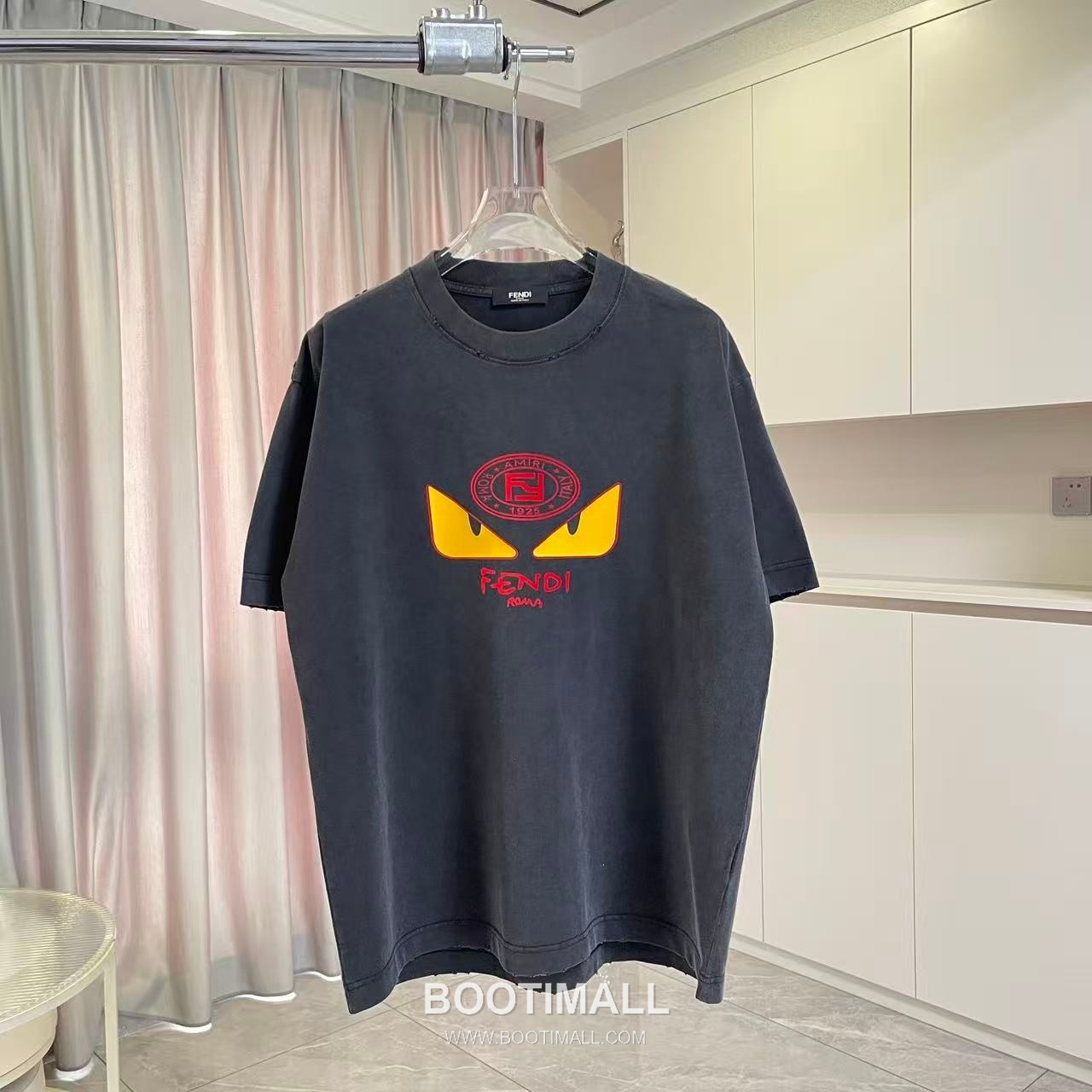 Fendi 2026 S/S Cotton Distressed Washed Flock Logo T-Shirt 펜디 2026SS 코튼 디스트로이드 워싱 플록 로고 티셔츠 1