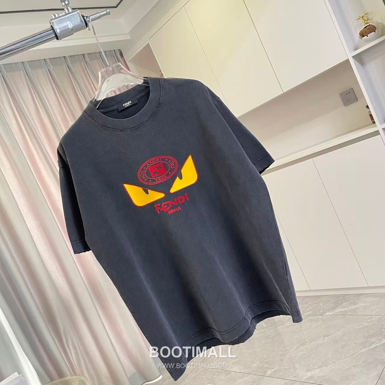 Fendi 2026 S/S Cotton Distressed Washed Flock Logo T-Shirt 펜디 2026SS 코튼 디스트로이드 워싱 플록 로고 티셔츠 2