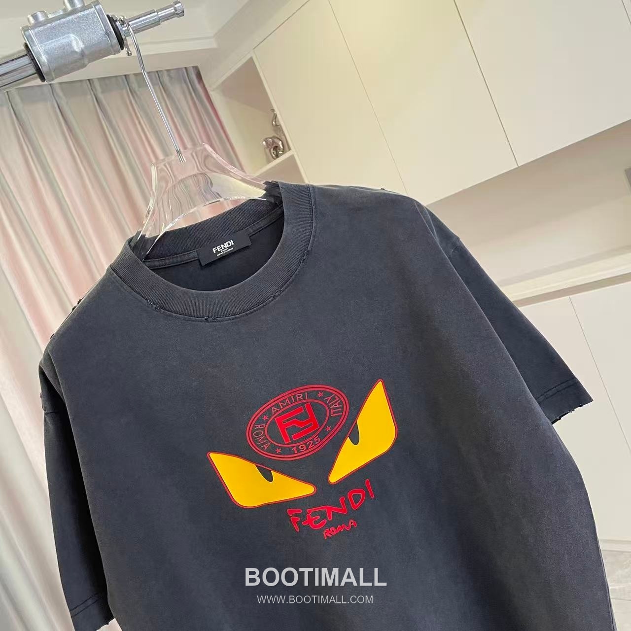 Fendi 2026 S/S Cotton Distressed Washed Flock Logo T-Shirt 펜디 2026SS 코튼 디스트로이드 워싱 플록 로고 티셔츠 3