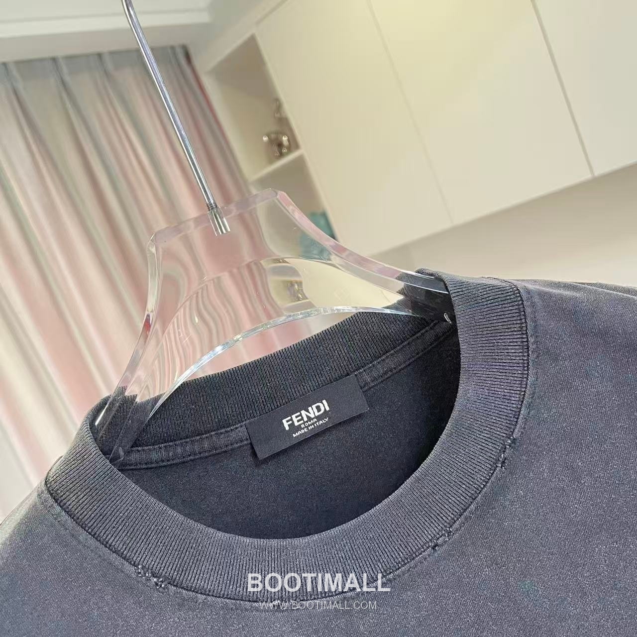 Fendi 2026 S/S Cotton Distressed Washed Flock Logo T-Shirt 펜디 2026SS 코튼 디스트로이드 워싱 플록 로고 티셔츠 4