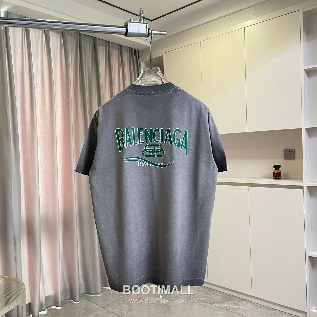 Balenciaga 2026 S/S Cotton Distressed Washed Silicone Logo T-Shirt 발렌시아가 2026SS 코튼 디스트로이드 워싱 실리콘 로고 티셔츠 1