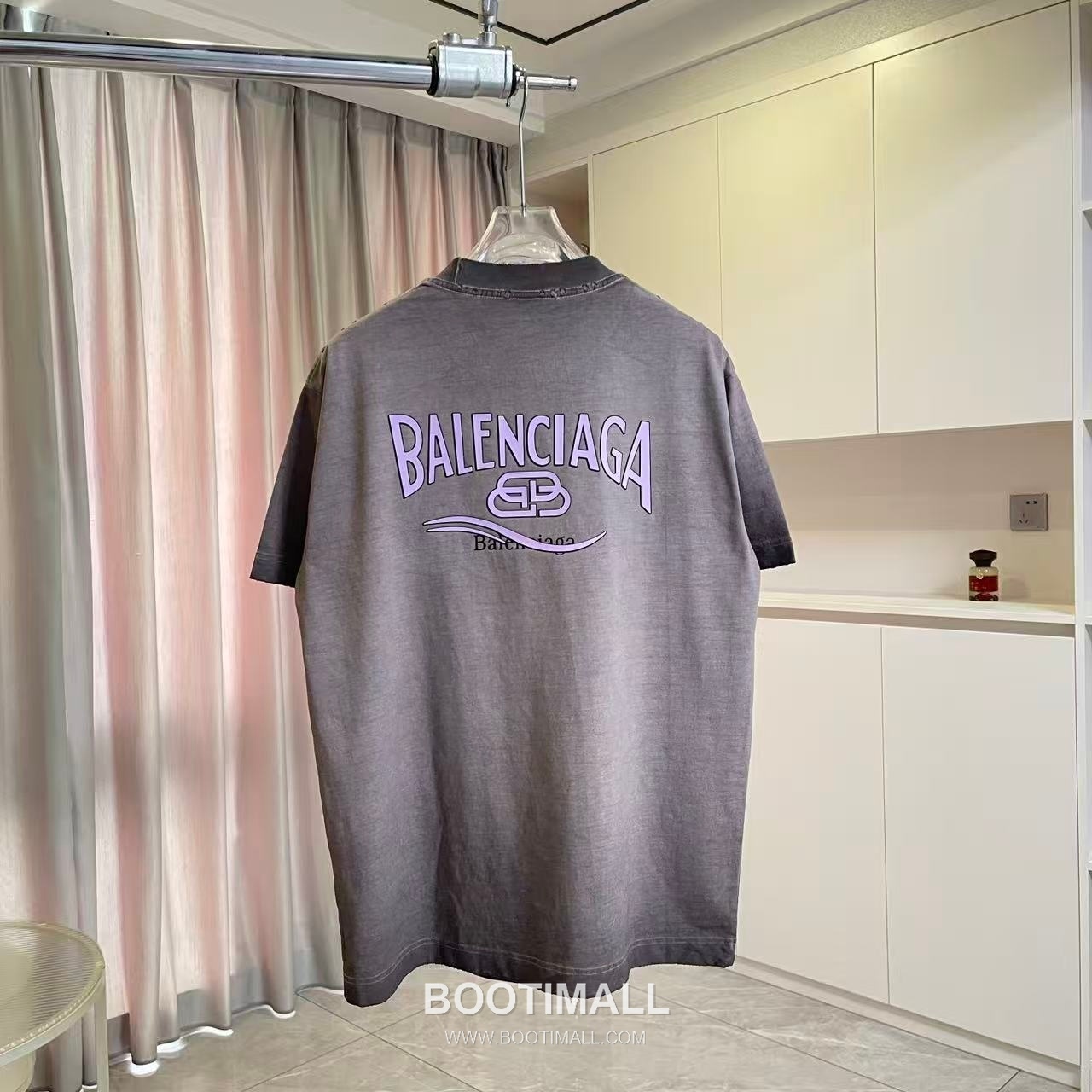 Balenciaga 2026 S/S Cotton Distressed Washed Silicone Logo T-Shirt 발렌시아가 2026SS 코튼 디스트로이드 워싱 실리콘 로고 티셔츠 1