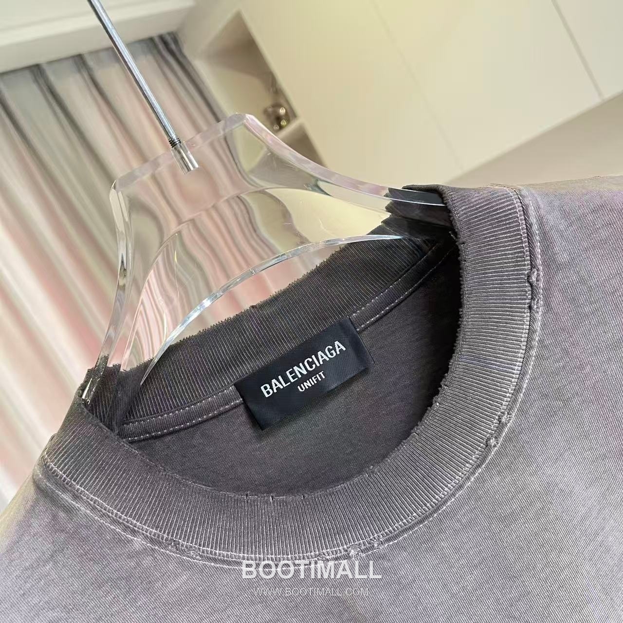 Balenciaga 2026 S/S Cotton Distressed Washed Silicone Logo T-Shirt 발렌시아가 2026SS 코튼 디스트로이드 워싱 실리콘 로고 티셔츠 5
