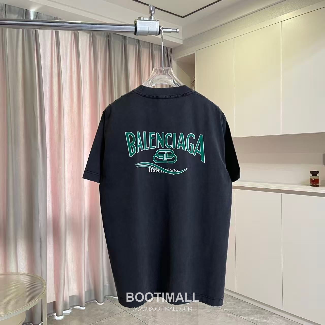 Balenciaga 2026 S/S Cotton Distressed Washed Silicone Logo T-Shirt 발렌시아가 2026SS 코튼 디스트로이드 워싱 실리콘 로고 티셔츠 1