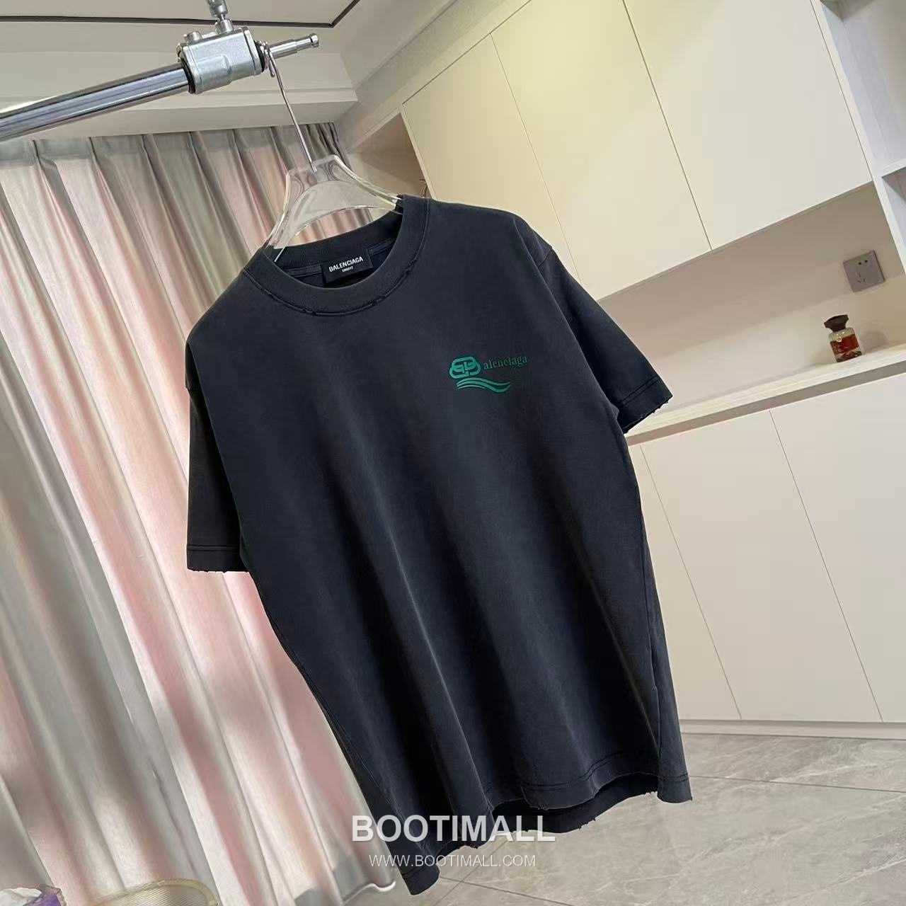 Balenciaga 2026 S/S Cotton Distressed Washed Silicone Logo T-Shirt 발렌시아가 2026SS 코튼 디스트로이드 워싱 실리콘 로고 티셔츠 3