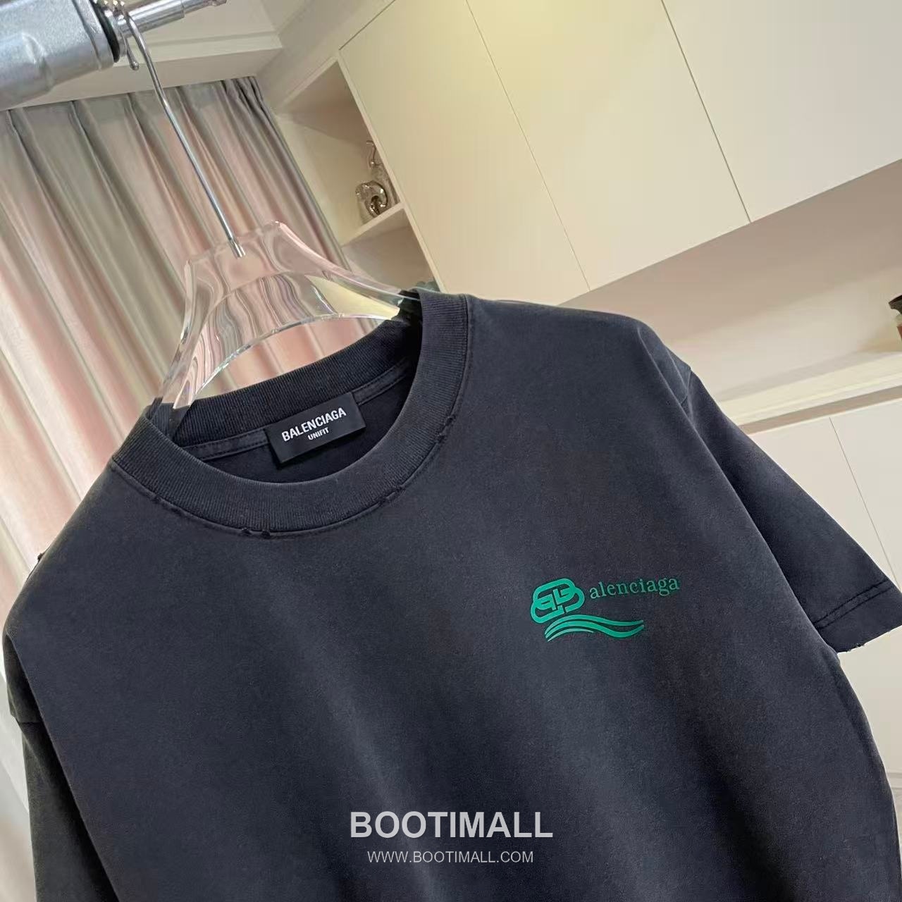 Balenciaga 2026 S/S Cotton Distressed Washed Silicone Logo T-Shirt 발렌시아가 2026SS 코튼 디스트로이드 워싱 실리콘 로고 티셔츠 4