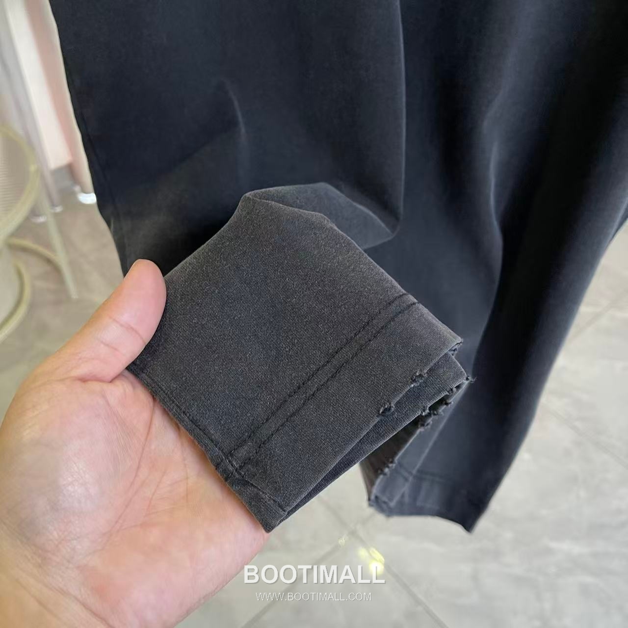 Balenciaga 2026 S/S Cotton Distressed Washed Silicone Logo T-Shirt 발렌시아가 2026SS 코튼 디스트로이드 워싱 실리콘 로고 티셔츠 9