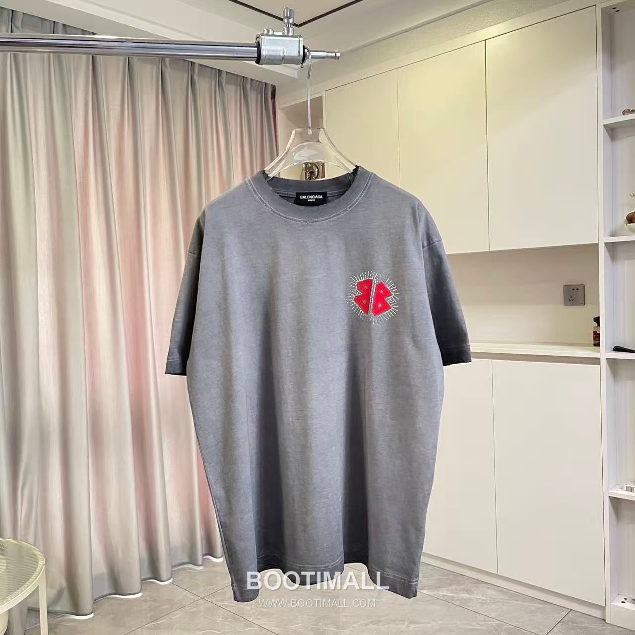 Balenciaga 2026 S/S Cotton Distressed Washed Crystal Silicone Logo T-Shirt 발렌시아가 2026SS 코튼 디스트로이드 워싱 크리스탈 실리콘 로고 티셔츠 2