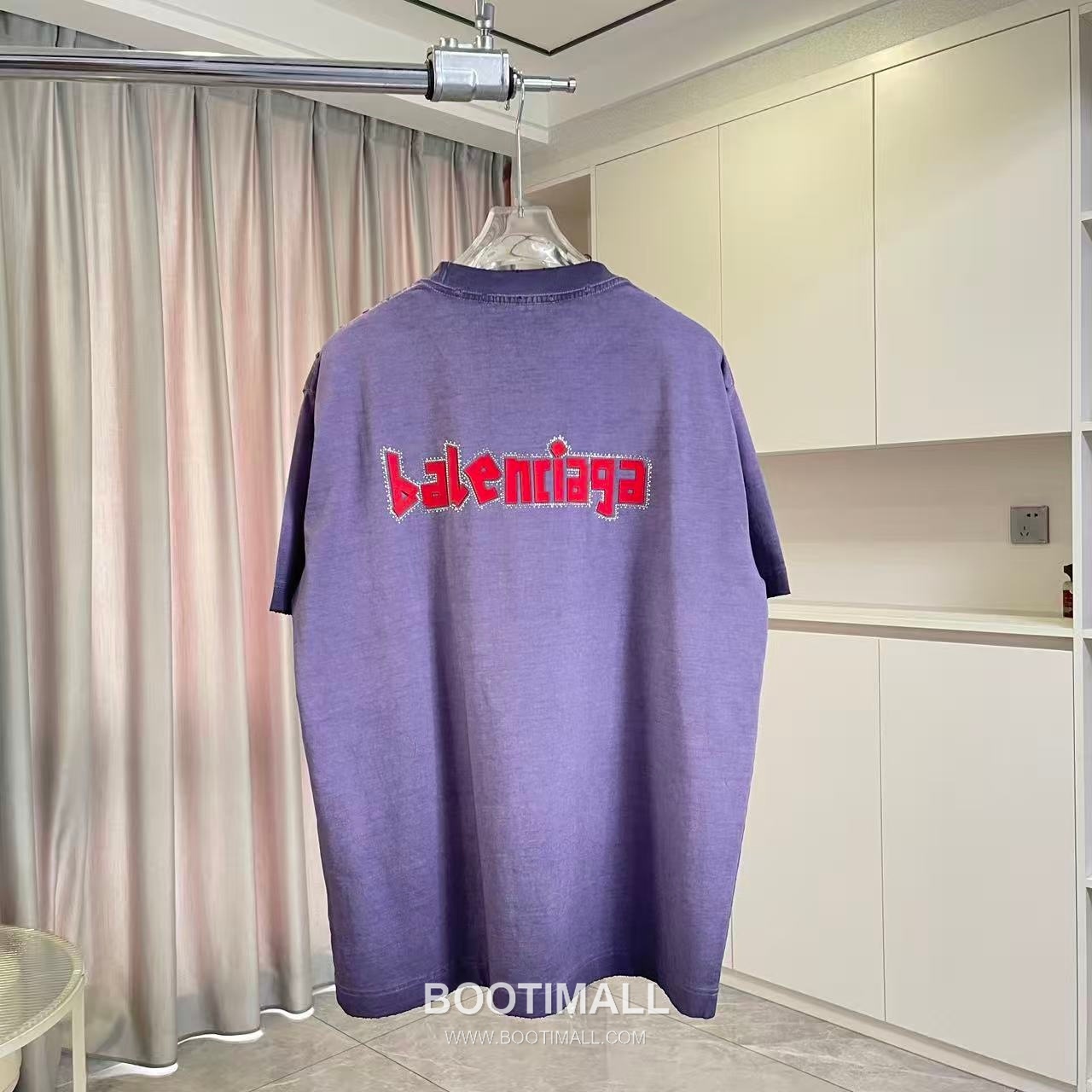 Balenciaga 2026 S/S Cotton Distressed Washed Crystal Silicone Logo T-Shirt 발렌시아가 2026SS 코튼 디스트로이드 워싱 크리스탈 실리콘 로고 티셔츠 1