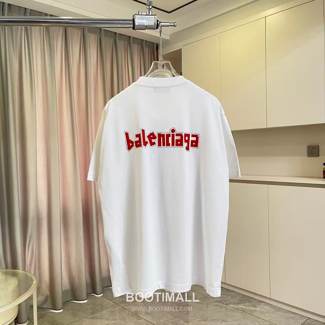 Balenciaga 2026 S/S Cotton Distressed Washed Crystal Silicone Logo T-Shirt 발렌시아가 2026SS 코튼 디스트로이드 워싱 크리스탈 실리콘 로고 티셔츠 1