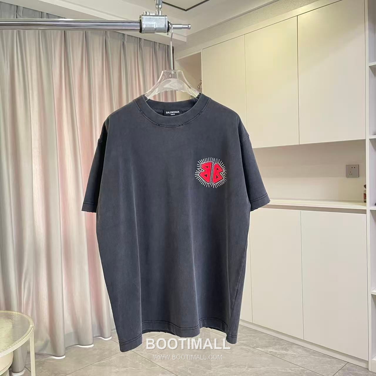 Balenciaga 2026 S/S Cotton Distressed Washed Crystal Silicone Logo T-Shirt 발렌시아가 2026SS 코튼 디스트로이드 워싱 크리스탈 실리콘 로고 티셔츠 2